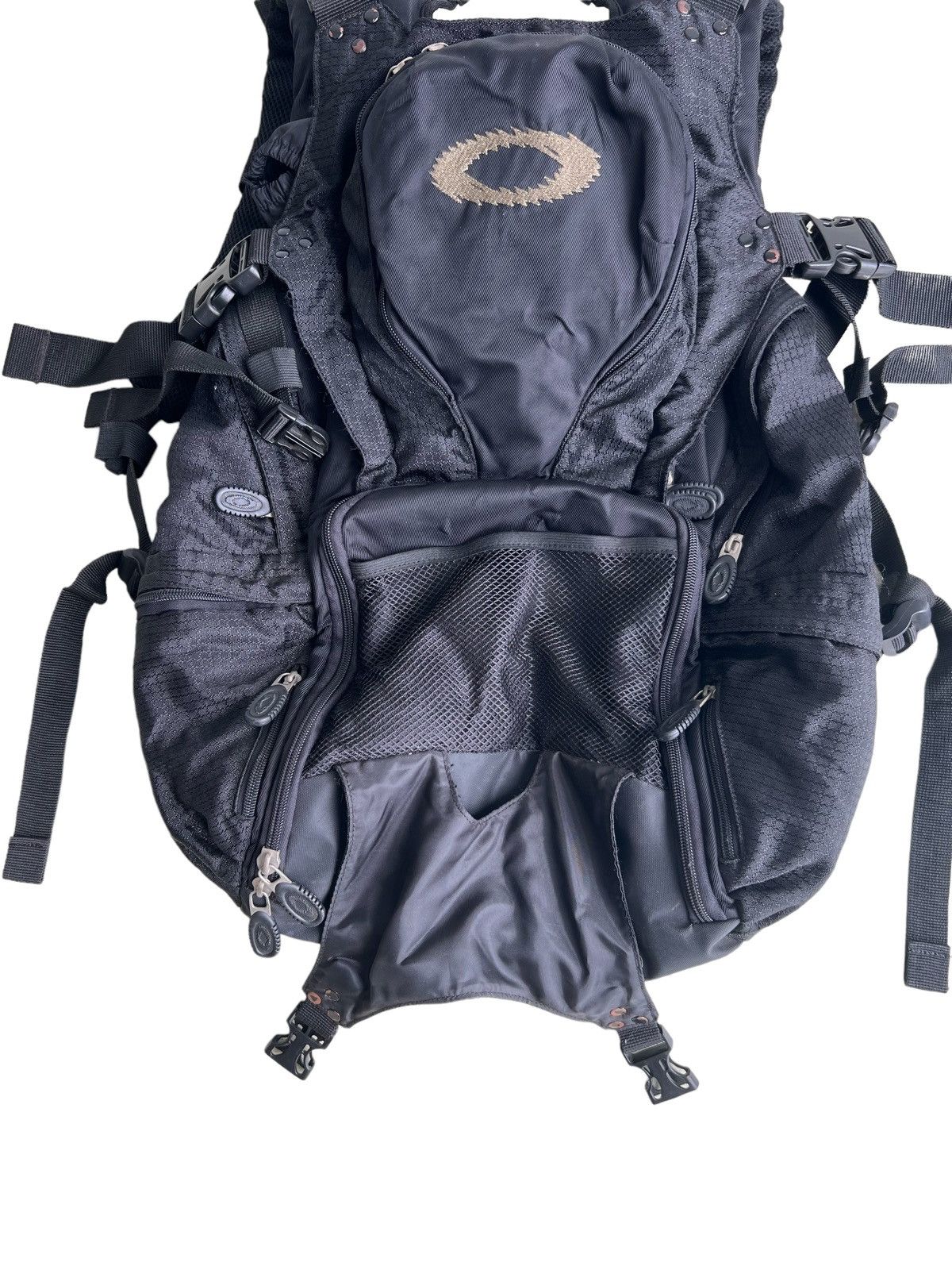 Oakley × Voodoo Tactical Y2K Oakley 🇺🇸 Icon Techwear Backpack Softwear Tactical Size ONE SIZE - 8 Thumbnail
