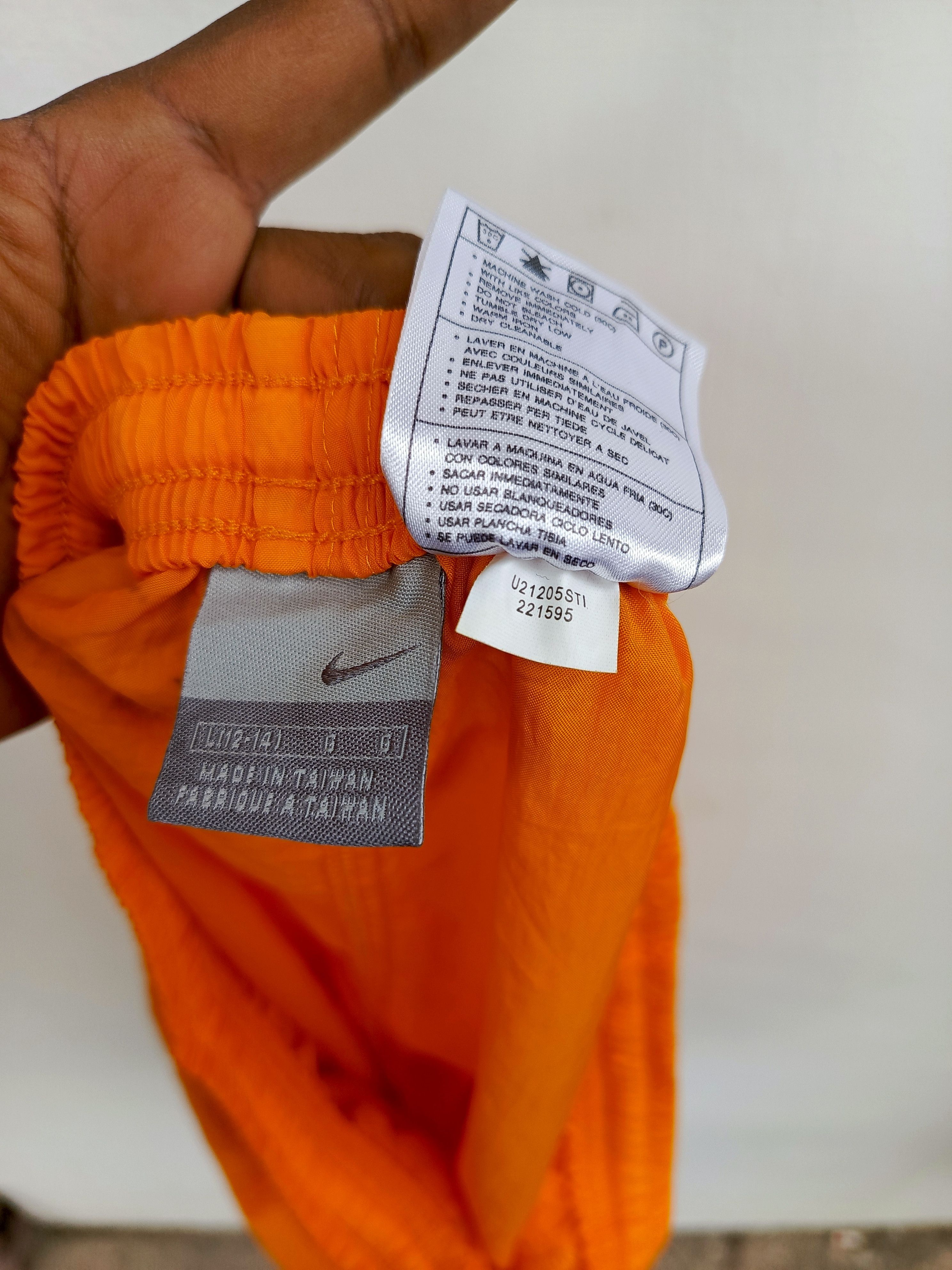 Nike Nike vintage short Size US 32 / EU 48 - 7 Thumbnail