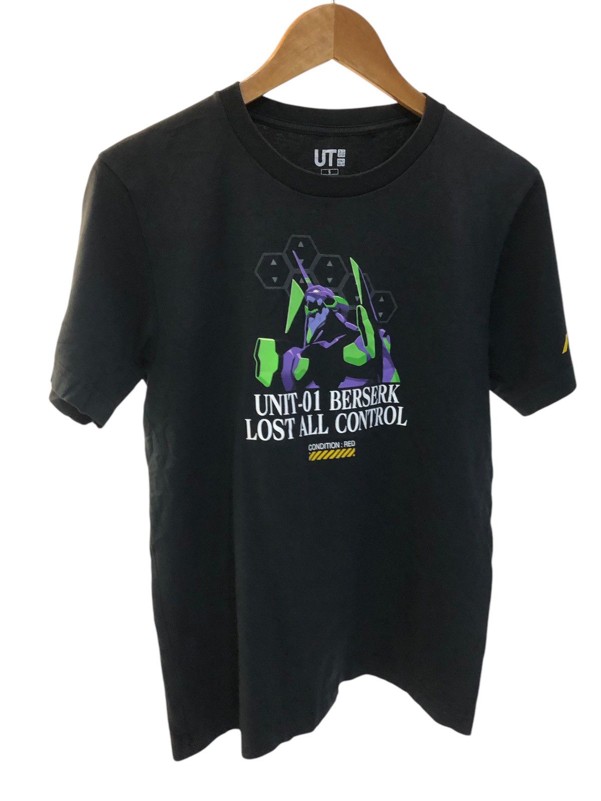 Anime × Japanese Brand × Uniqlo Evagelion 01 Berserk X Uniqlo Black Shirt Medium Size Size US S / EU 44-46 / 1 - 1 Thumbnail