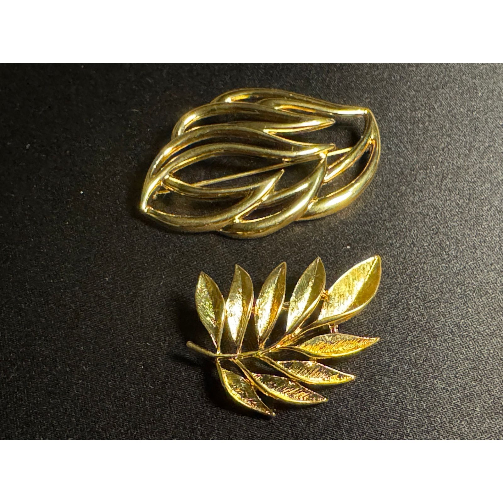 Monet 2 Vintage Monet Leaf Shaped Gold Tone Brooches Size ONE SIZE - 2 Thumbnail