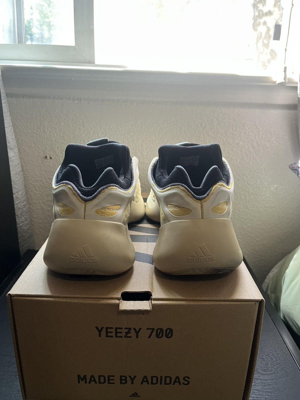 Yeezy adidas Yeezy 700 V3 Safflower Size 9.5 Size US 9.5 / EU 42-43 - 5 Thumbnail