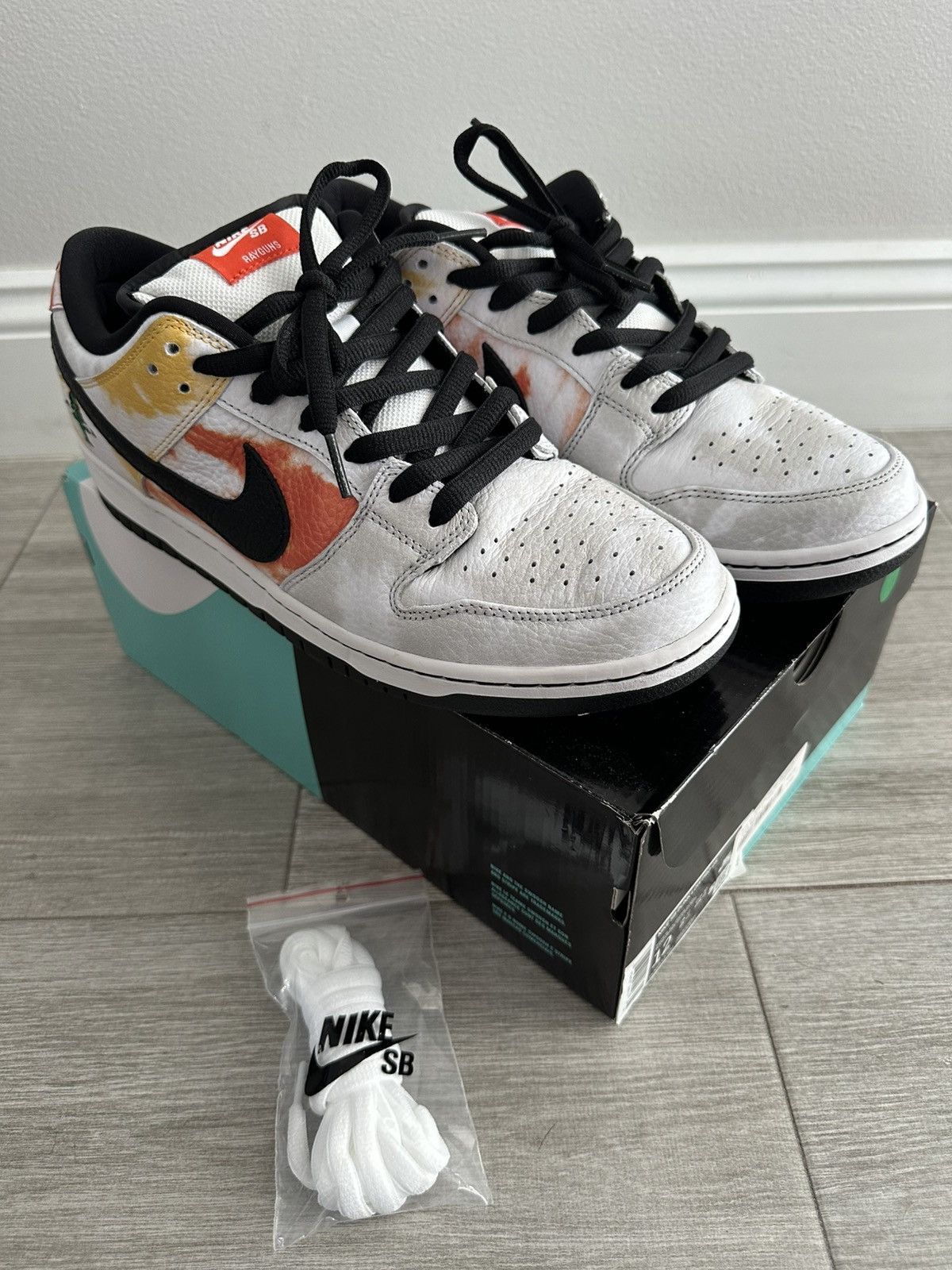 Nike Nike SB Dunk Low Tie Die Rayguns White Black Orange Flash 12 Size US 12 / EU 45 - 4 Thumbnail
