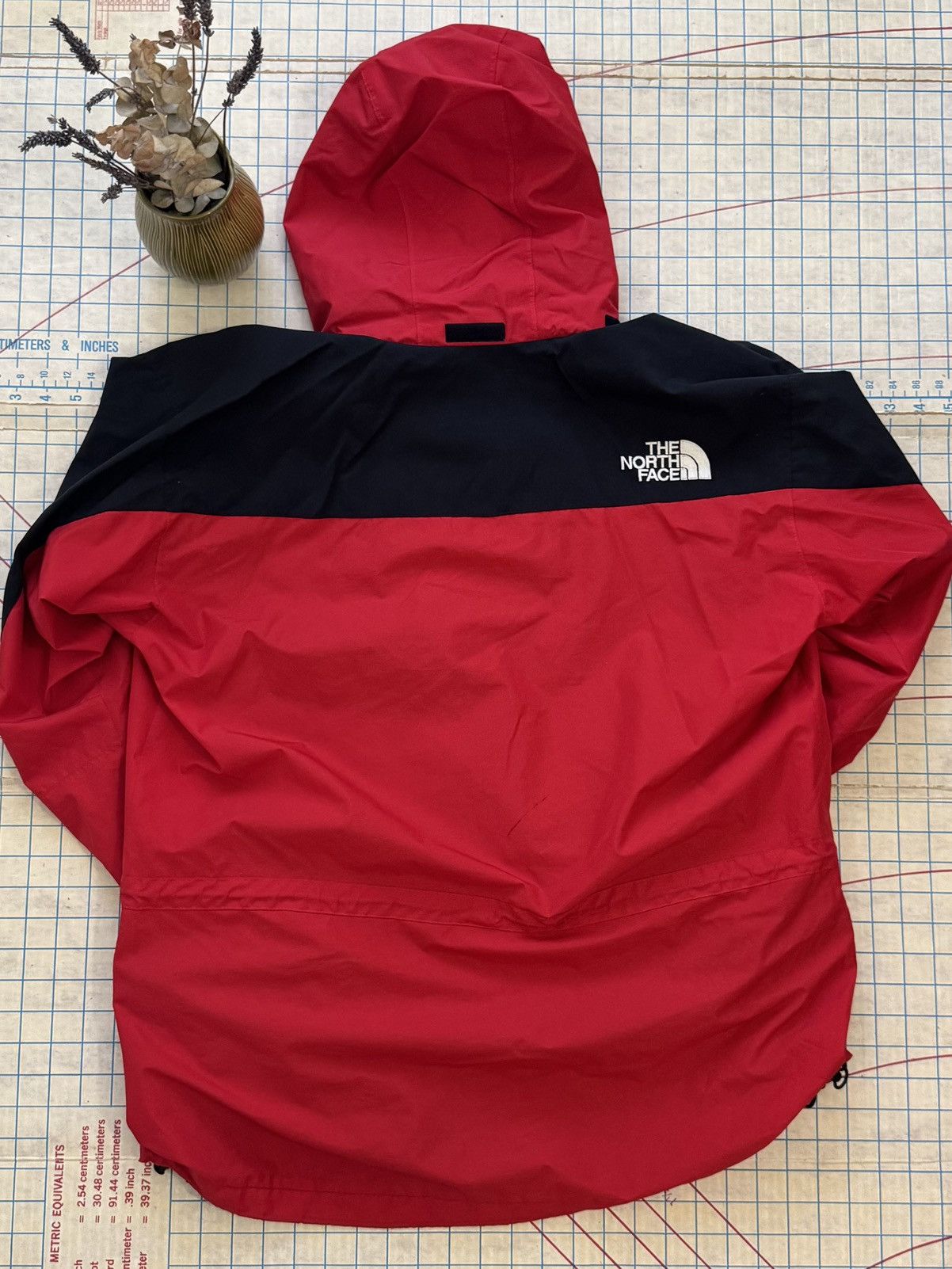 The North Face Vintage The North Face Hydroseal Jacket Black and Red Size L Size US L / EU 52-54 / 3 - 17 Thumbnail
