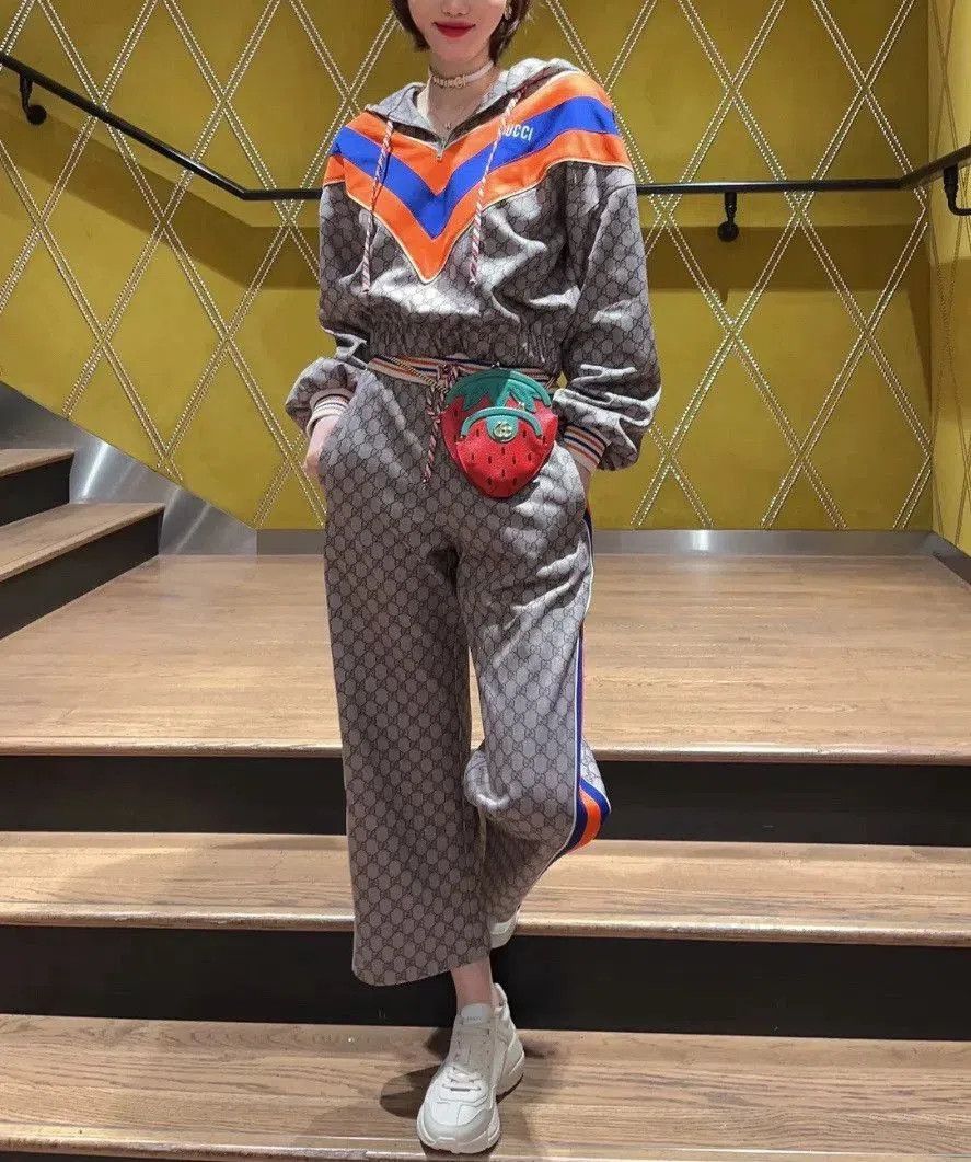 Gucci Gucci Limited Half-Zip Cropped Sweatshirt. Size XS / US 0-2 / IT 36-38 - 9 Thumbnail