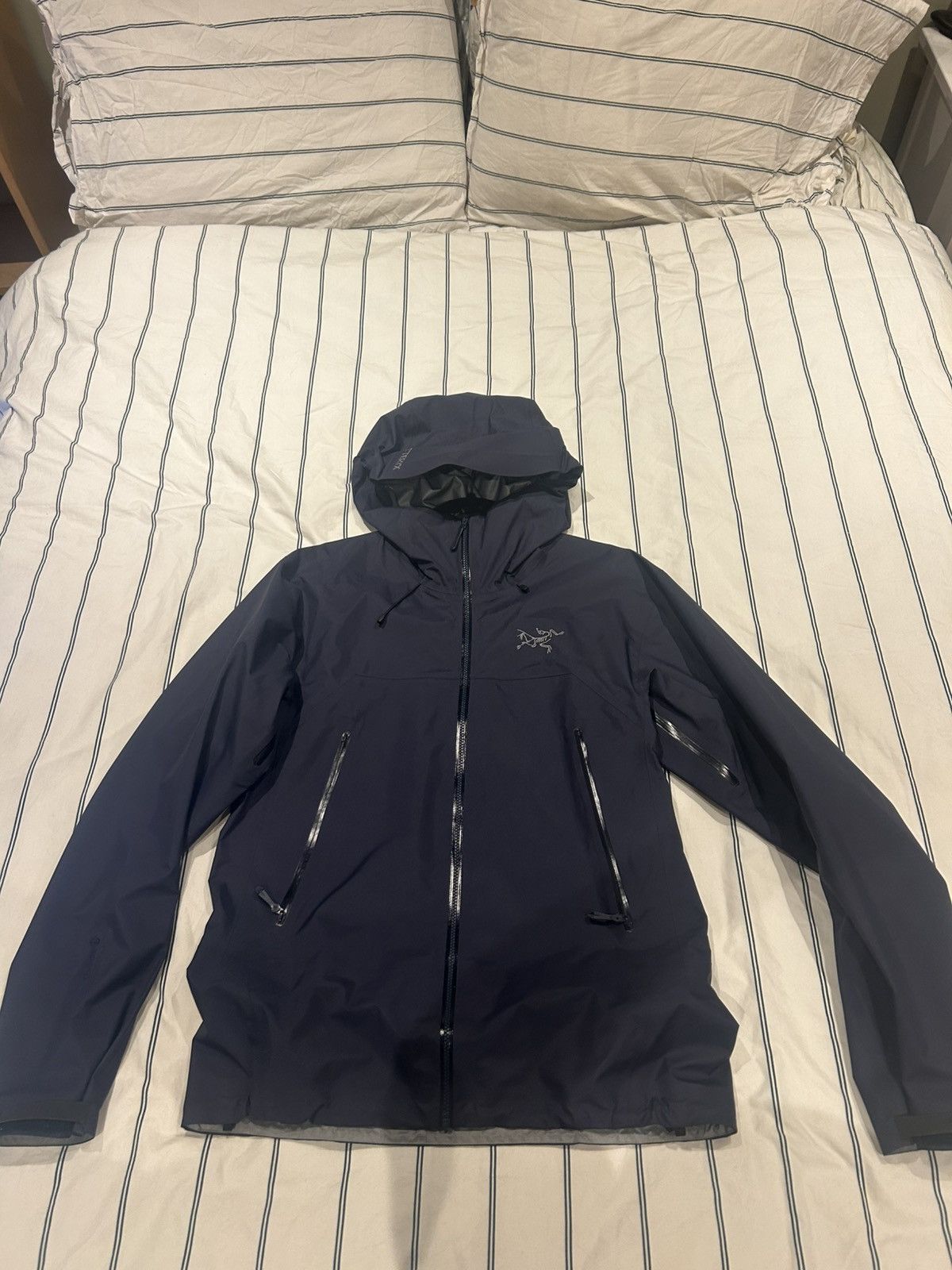 Arc'teryx Arcteryx rain coat €950 size small no flaws navy blue Size US S / EU 44-46 / 1 - 2 Thumbnail