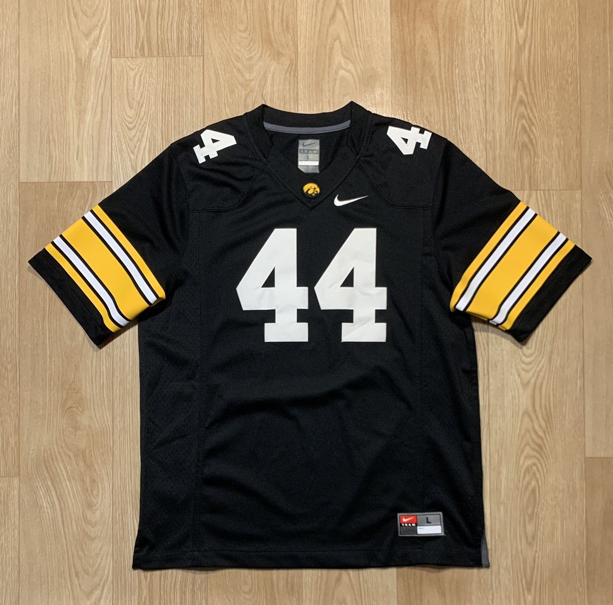 Nike Vintage Nike Iowa Hawkeyes 44 Jersey T-Shirt Size US L / EU 52-54 / 3 - 1 Thumbnail