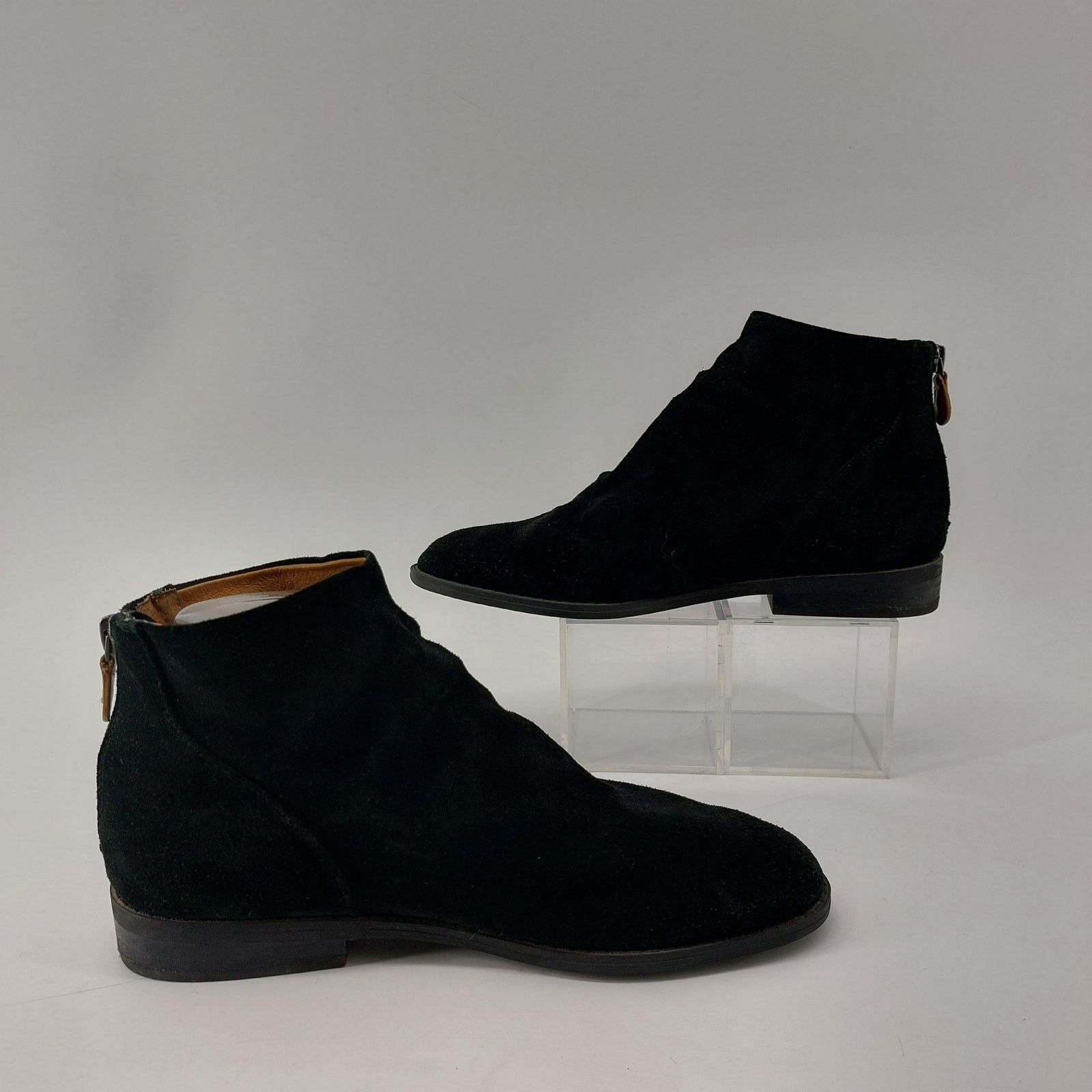 Kenneth Cole Gentle Souls By Kenneth Cole Emma 7.5M Black Suede Ankle Size US 7.5 / IT 37.5 - 8 Thumbnail