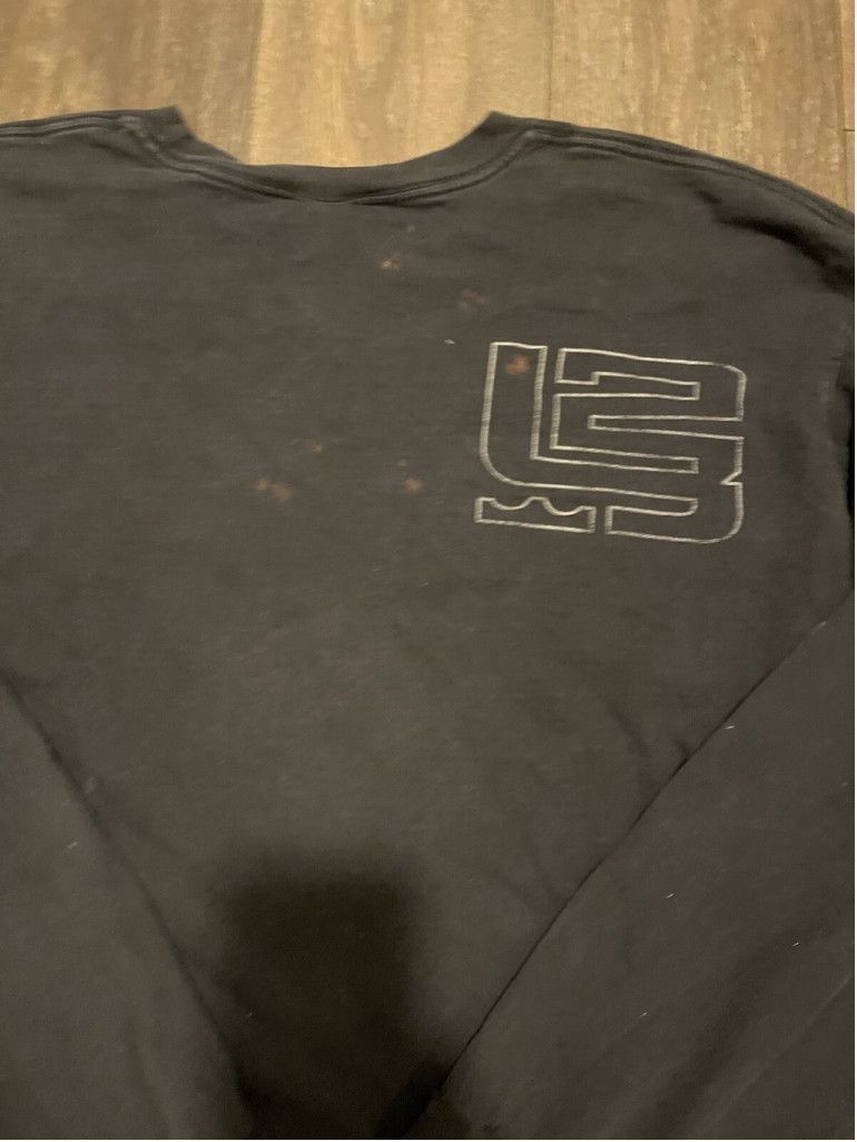 Nike Lebron James vtg 2000s Long-Sleeve T-Shirt(stains come off) Size US XL / EU 56 / 4 - 5 Thumbnail