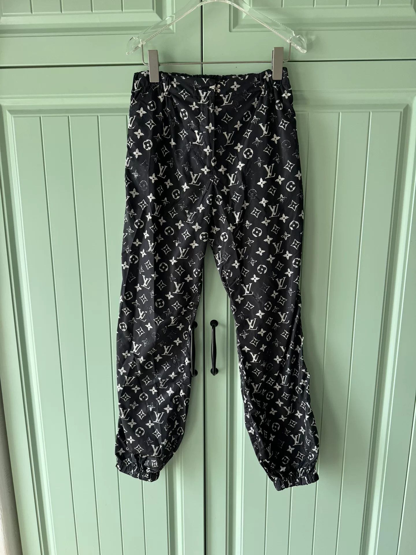 Louis Vuitton Louis Vuitton Monogram Cargo Jogger Pants Size US 34 / EU 50 - 1 Thumbnail