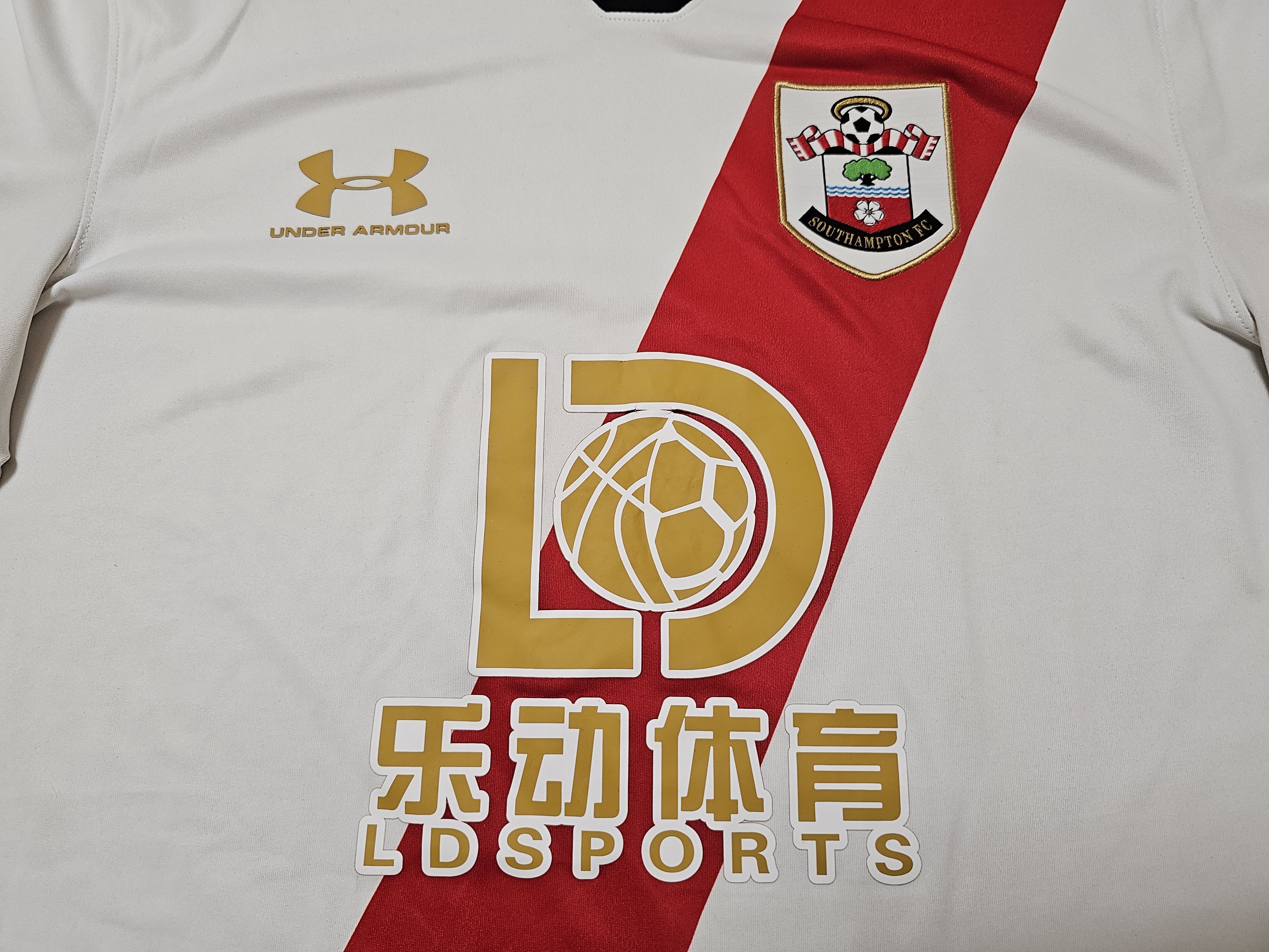 Under Armour SOUTHAMPTON 2020 2021 THIRD FOOTBALL SHIRT SOCCER JERSEY Size US L / EU 52-54 / 3 - 3 Thumbnail