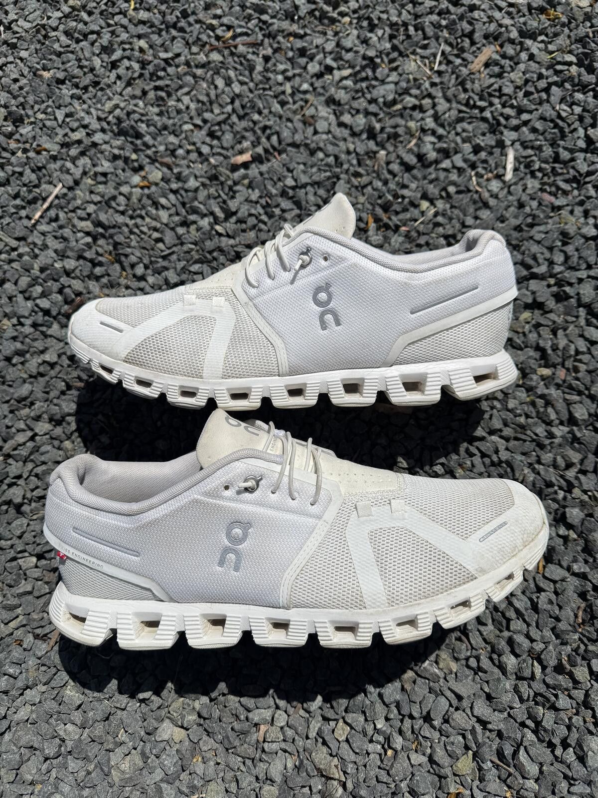 On On Cloud Running 5 White Size 12 Size US 9 / EU 42 - 1 Thumbnail