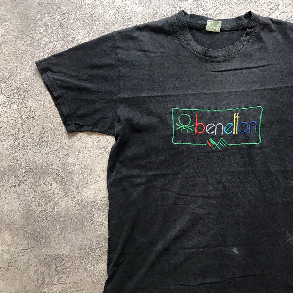 Vintage Vintage 90s Benetton Graphic Tee Sun Faded Streetwear Boxy M Size US M / EU 48-50 / 2 - 2 Thumbnail