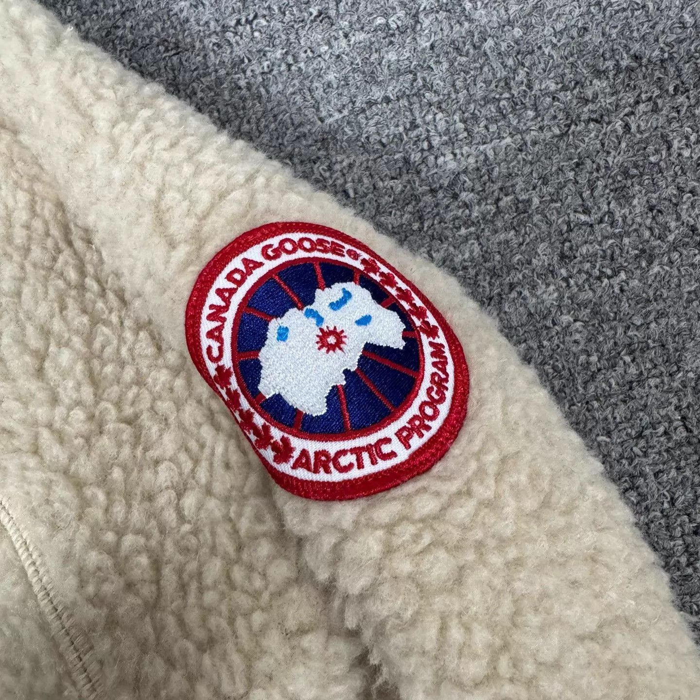 Canada Goose Canada Goose Beige Shearling Hooded Zipper Jacket Women's S Size S / US 4 / IT 40 - 4 Thumbnail