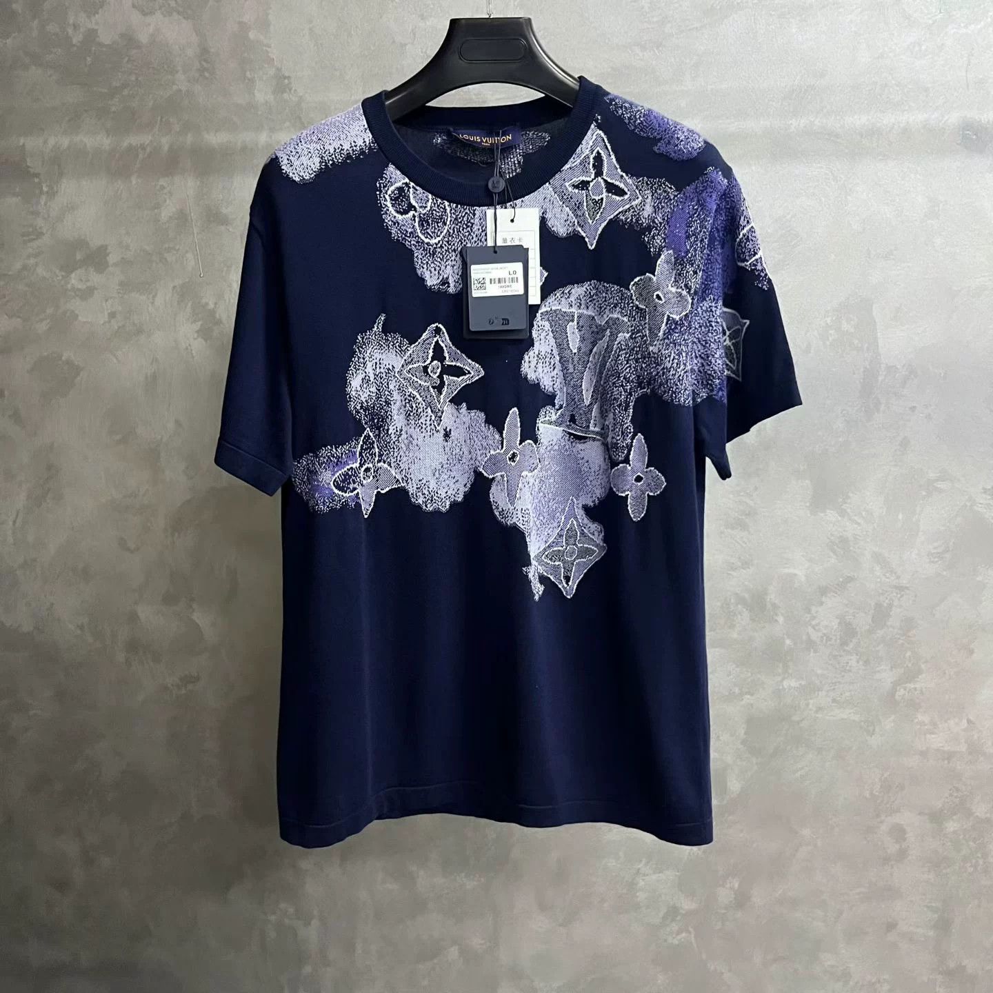 Louis Vuitton Louis Vuitton Printed Blue T-Shirt L Women Size L / US 10 / IT 46 - 1 Thumbnail