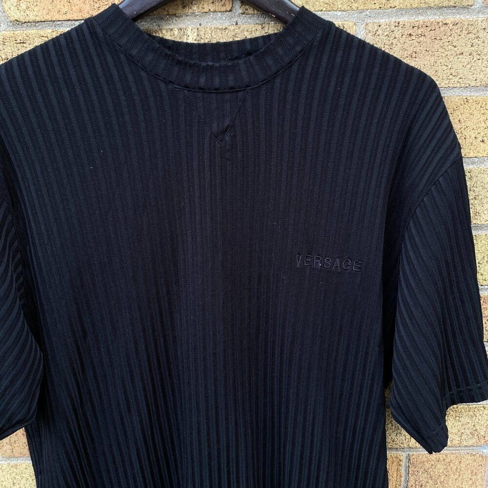 Versace Vintage 1998 Versace Ripple Knit Logo T Shirt Black Size 54 Size US L / EU 52-54 / 3 - 4 Thumbnail