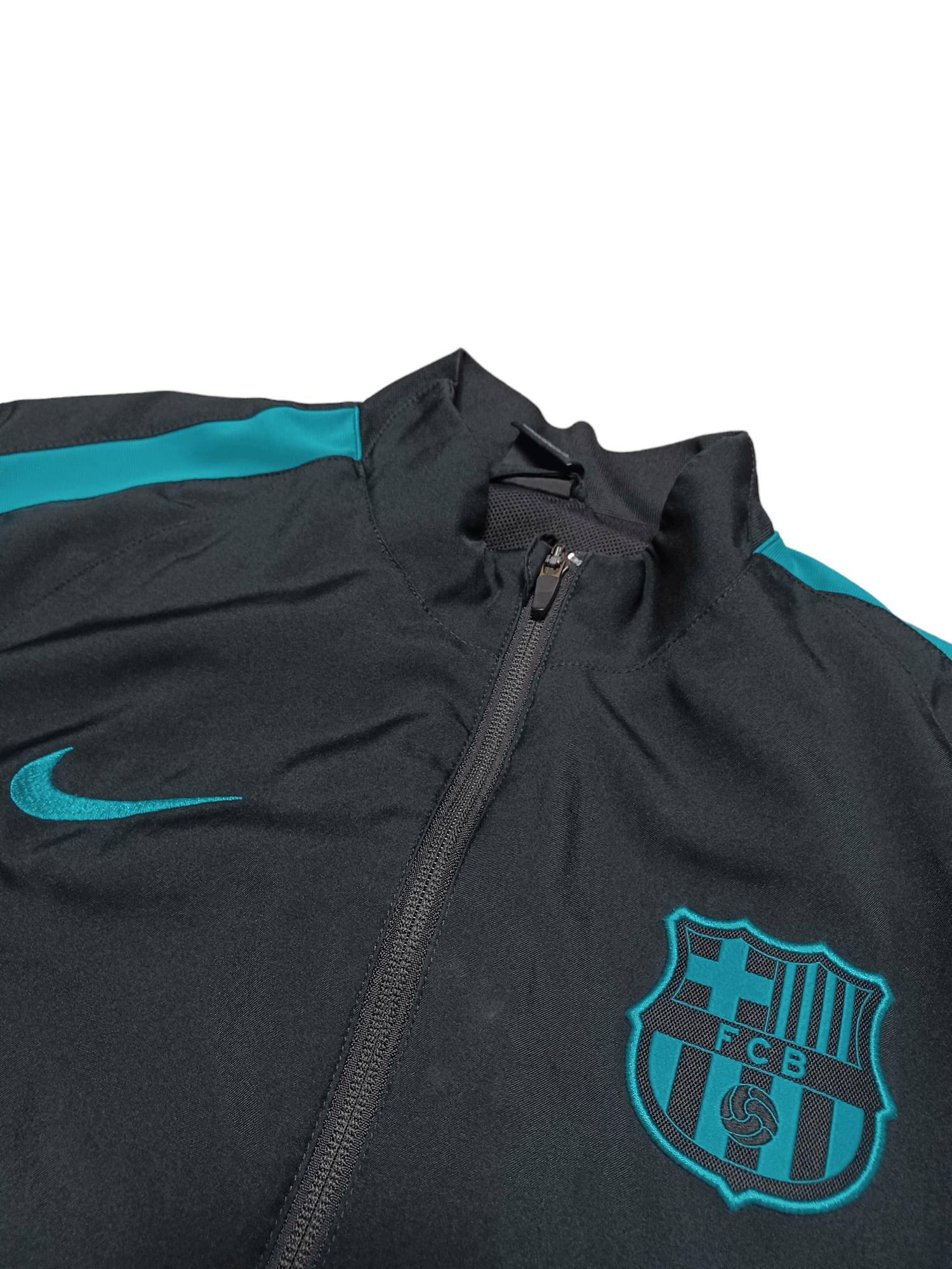 Nike 2016 VINTAGE BARCA NYLON TRACKING JACKET SOCCER FOOTBALL Size US M / EU 48-50 / 2 - 3 Thumbnail