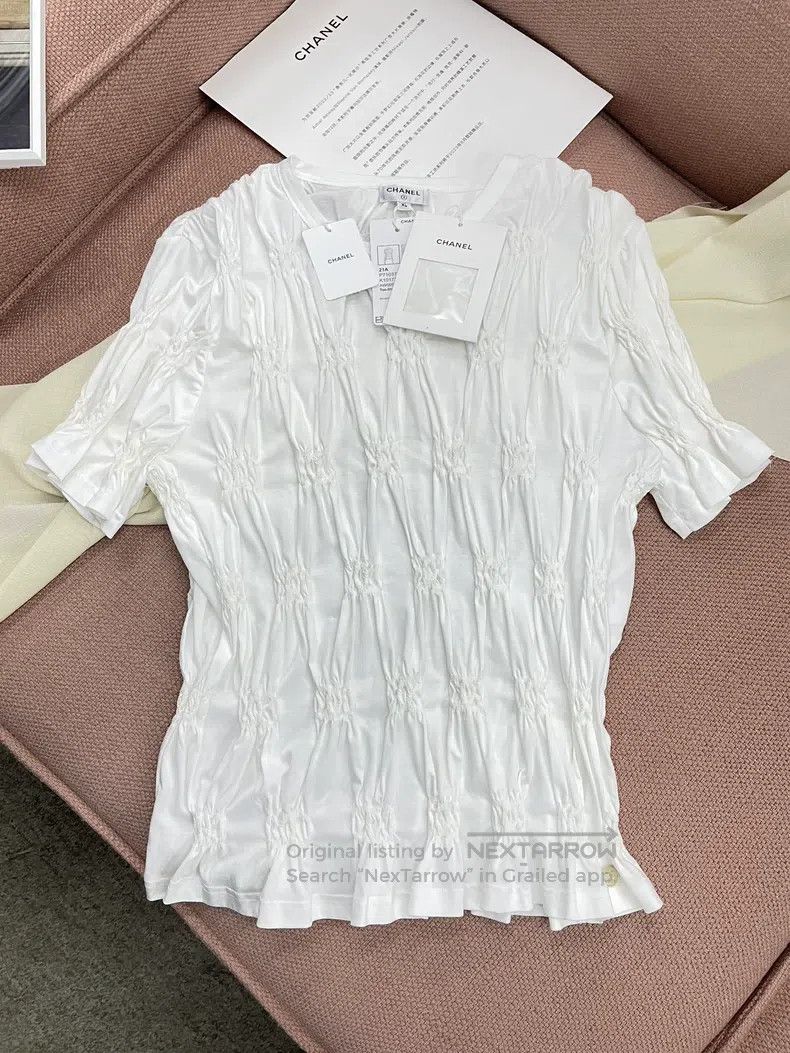 Chanel Chanel 21A white pleated logo short sleeves Size XL / US 12-14 / IT 48-50 - 1 Thumbnail