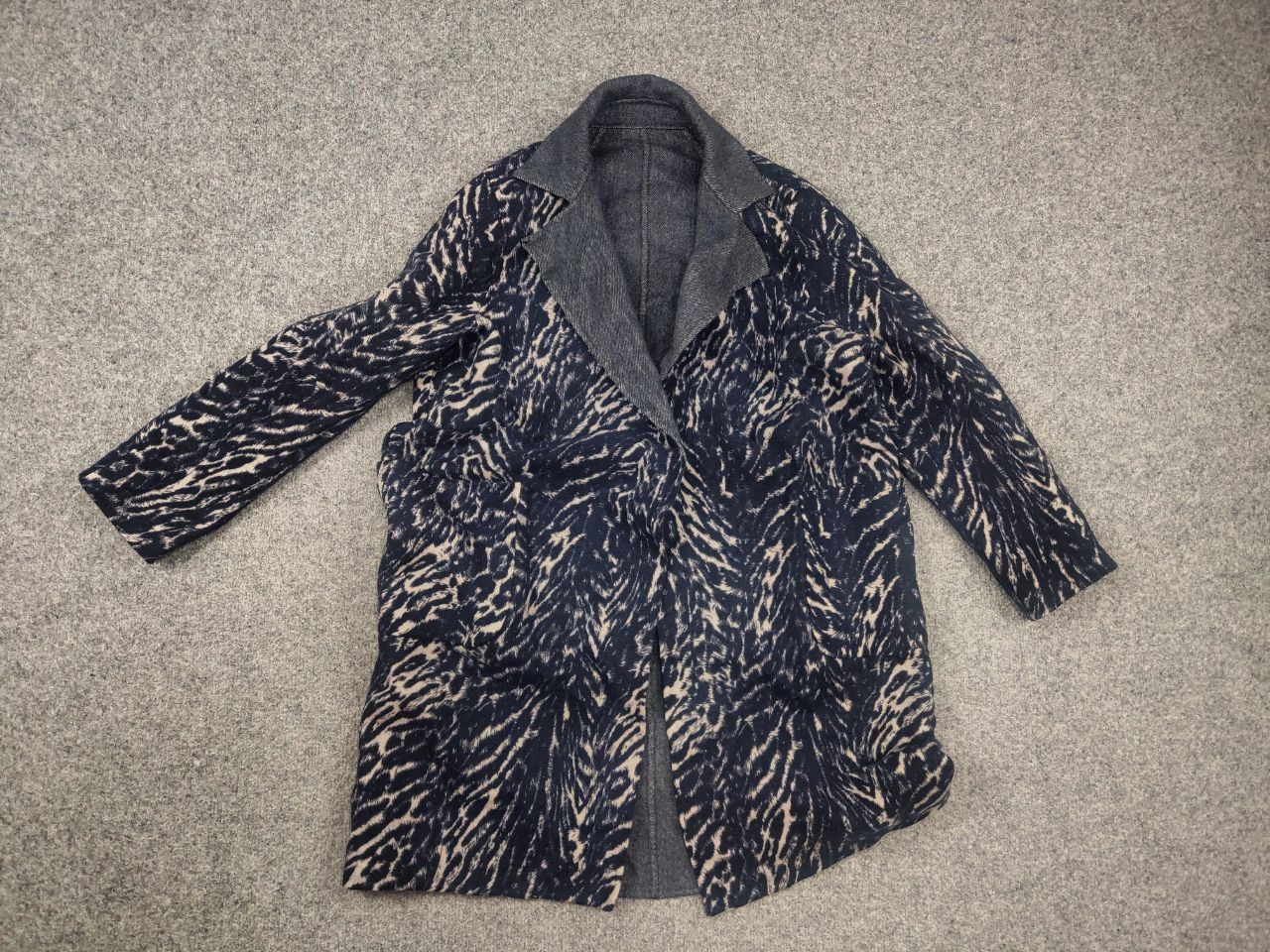 Max Mara Max Mara Weekend Virgin Wool Animal reversible Coat Jacket Size L / US 10 / IT 46 - 10 Thumbnail