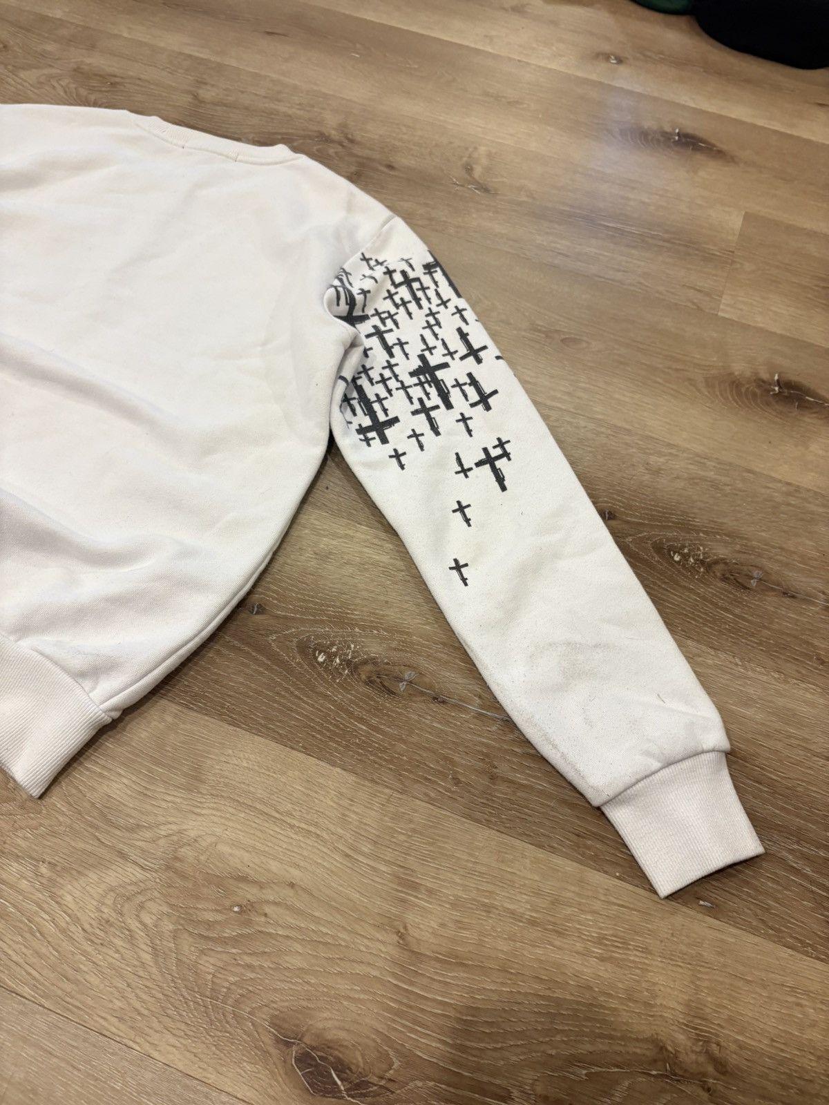 5cm 5CM White crewneck with black cross pattern Size US M / EU 48-50 / 2 - 7 Thumbnail