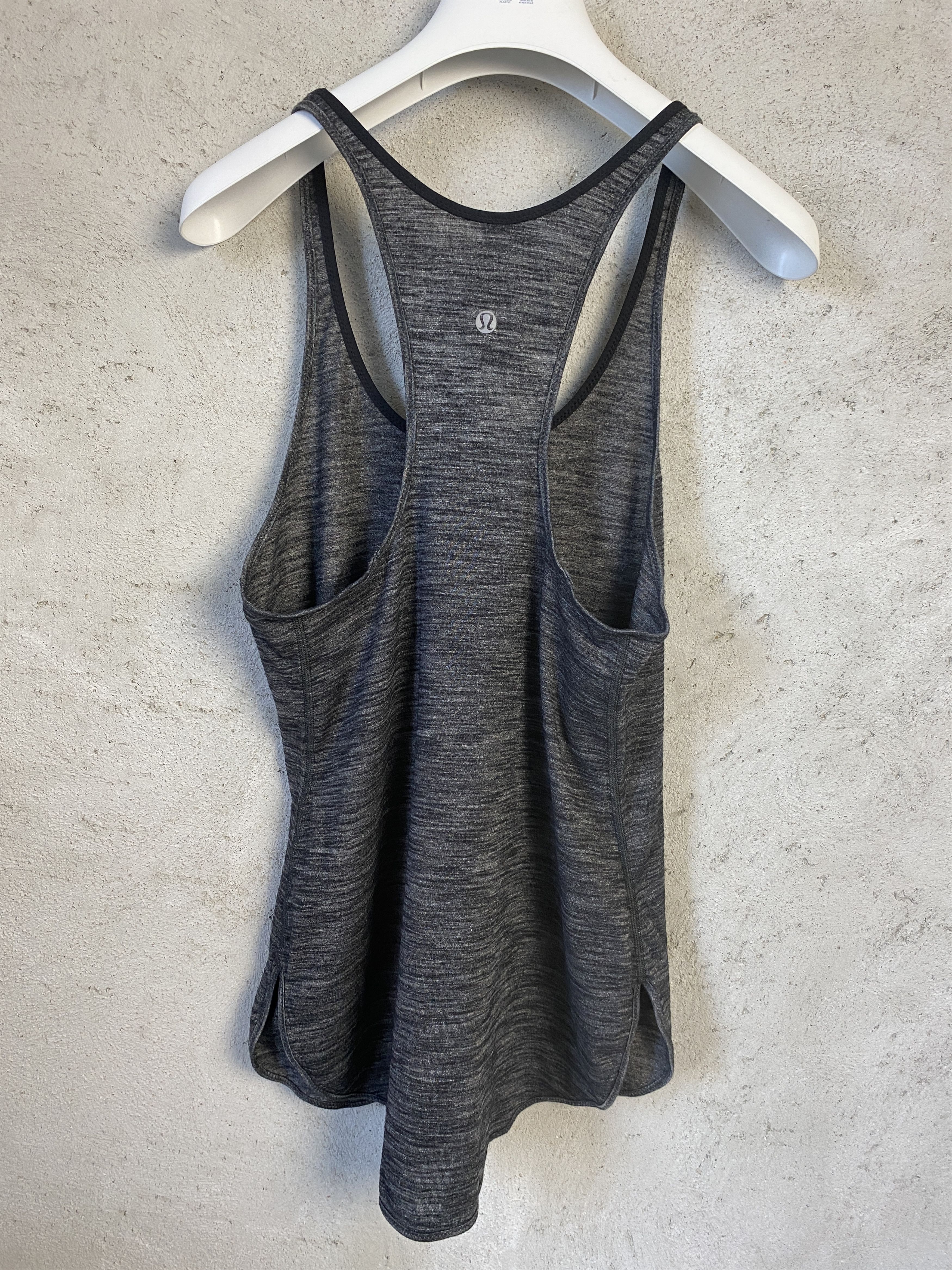 Lululemon Lululemon tank top sleeveless t-shirt tee sport yoga Size M / US 6-8 / IT 42-44 - 1 Thumbnail