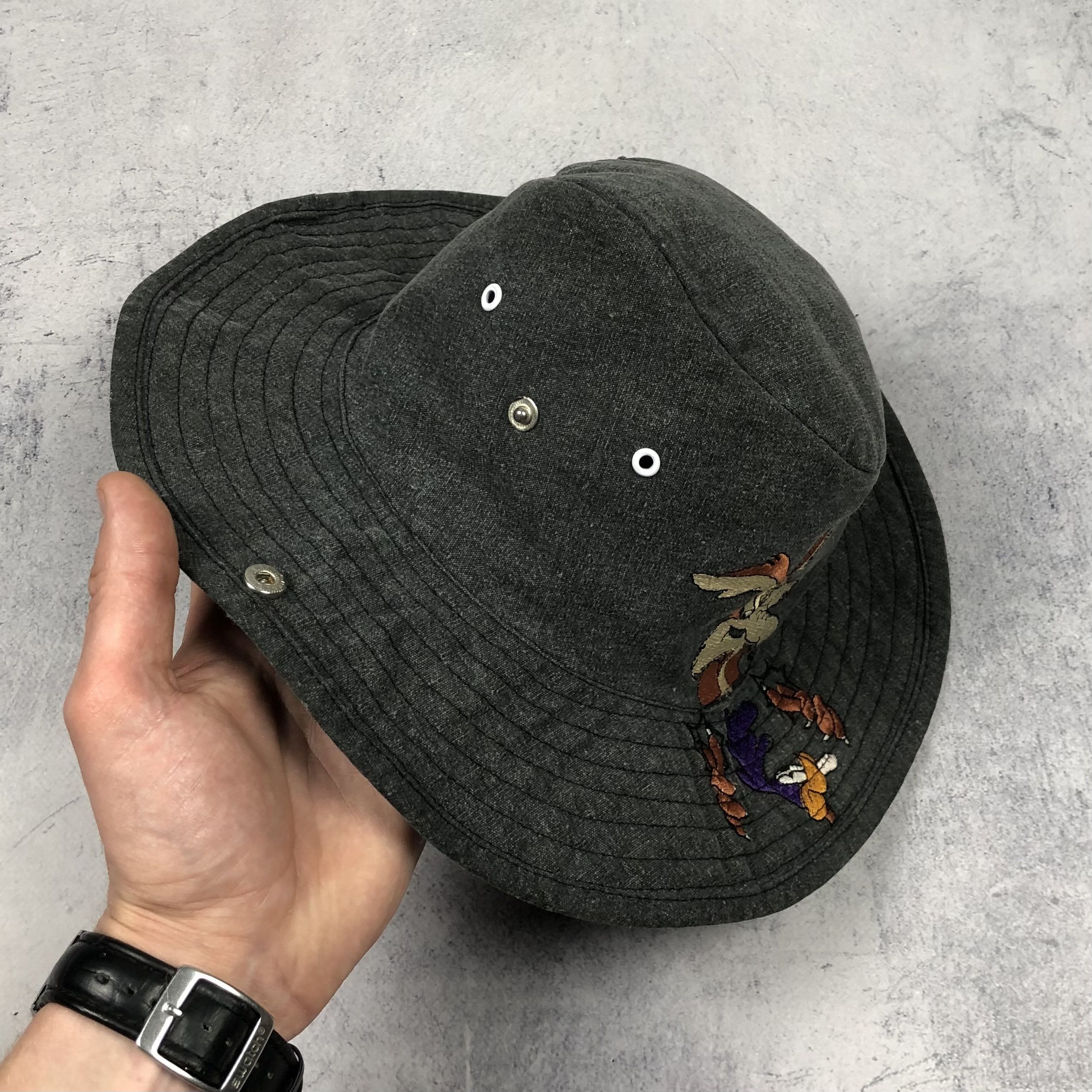 Vintage Vintage 1997 Wile E. Coyote Bucket Cowboy Hat Size ONE SIZE - 6 Thumbnail