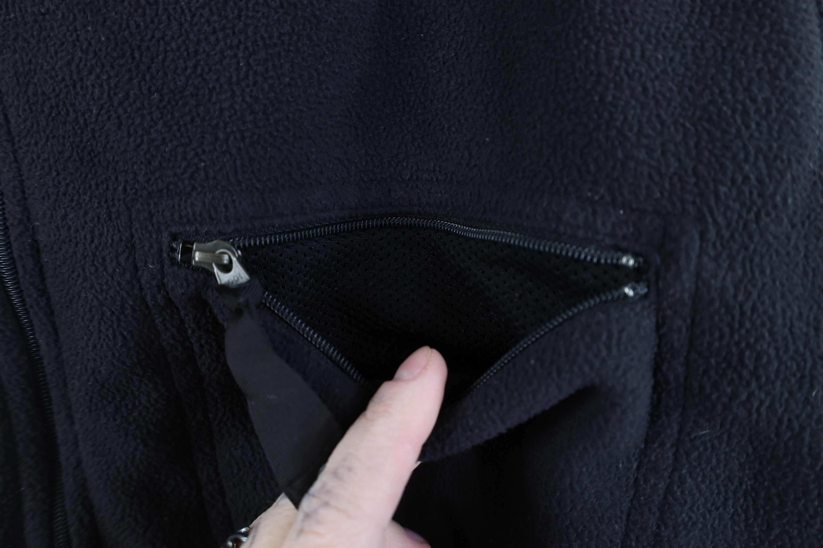 Nike Vintage Nike ACG Mini Swoosh Half Zip Fleece Sweater Black Size US L / EU 52-54 / 3 - 6 Thumbnail