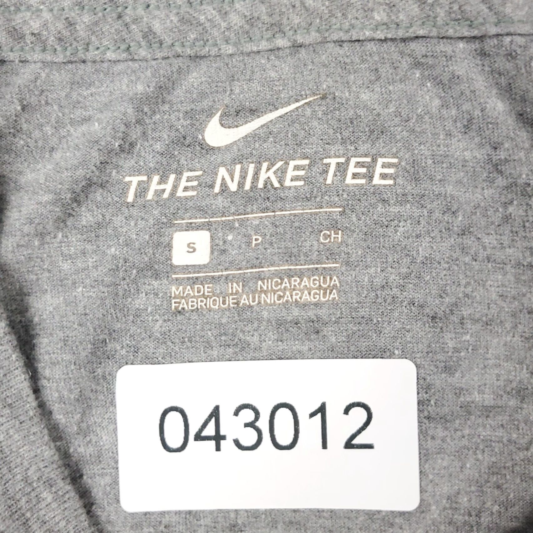 Nike Nike Shirt Mens Size Small Gray Swoosh Casual Short Sleeve Shirt Size US S / EU 44-46 / 1 - 7 Thumbnail