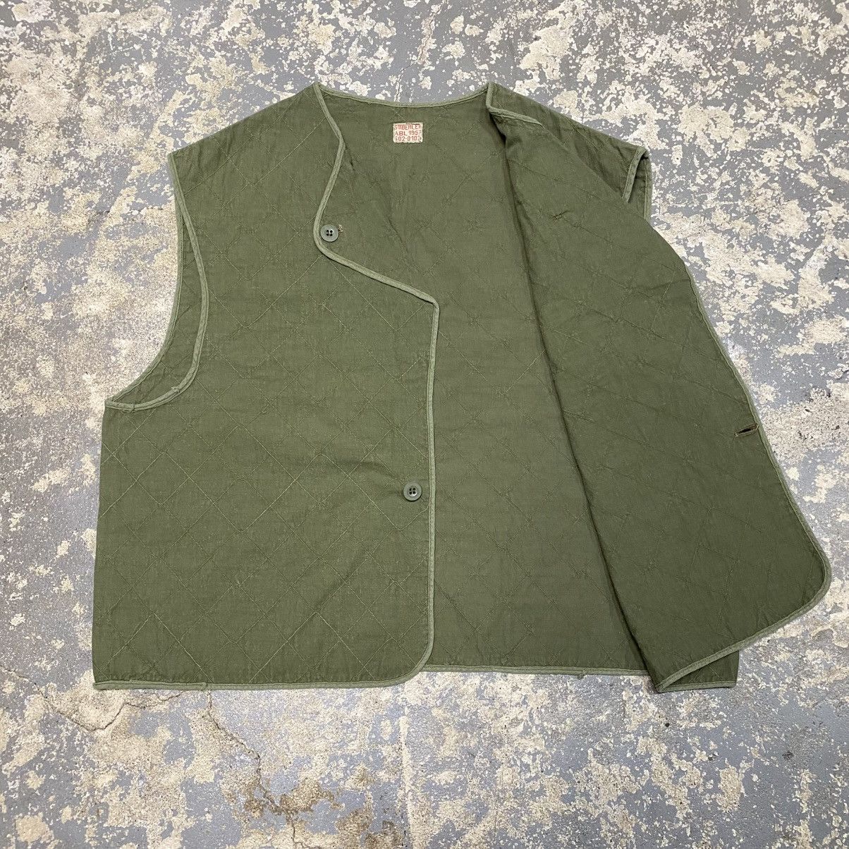 Japanese Brand × Vintage True Vintage Green Quilted British Military Vest Size US M / EU 48-50 / 2 - 2 Thumbnail