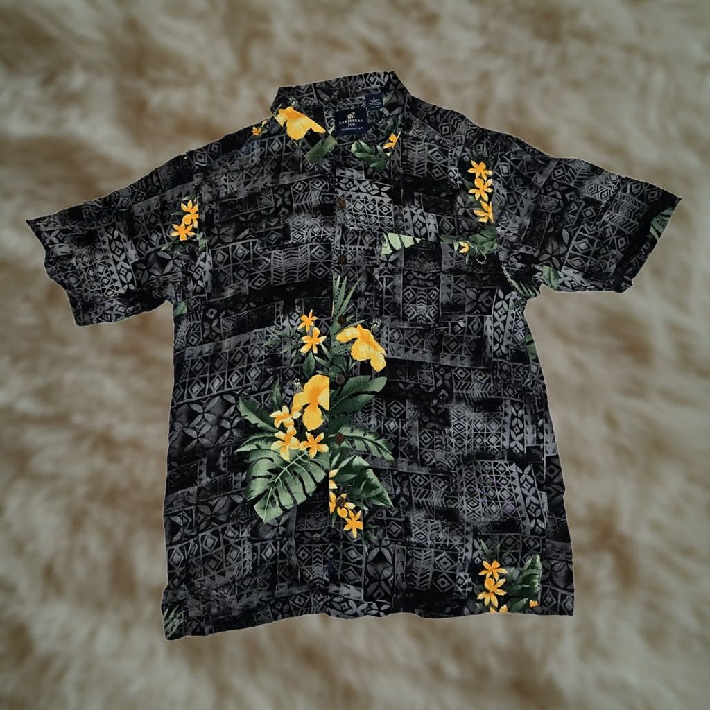 Vintage VINTAGE Caribbean Joe Button Shirt Mens Large Black Floral 100% Rayon Hawaii Tropical Button-Up Short Sleeve Casual Packing Size US L / EU 52-54 / 3 - 1 Thumbnail