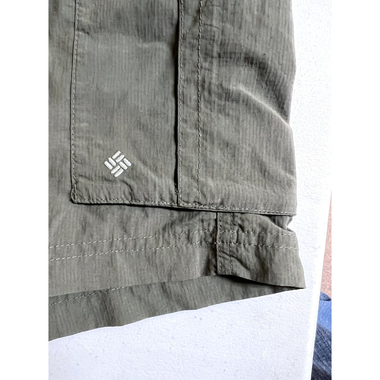 Olive **Columbia Mens Olive Green Cargo Shorts 32x9 Nylon Hiking Travel** User: Columbia Mens Olive Green Cargo Shorts 32x9 Nylon Hiking Travel Size US 32 / EU 48 - 4 Thumbnail