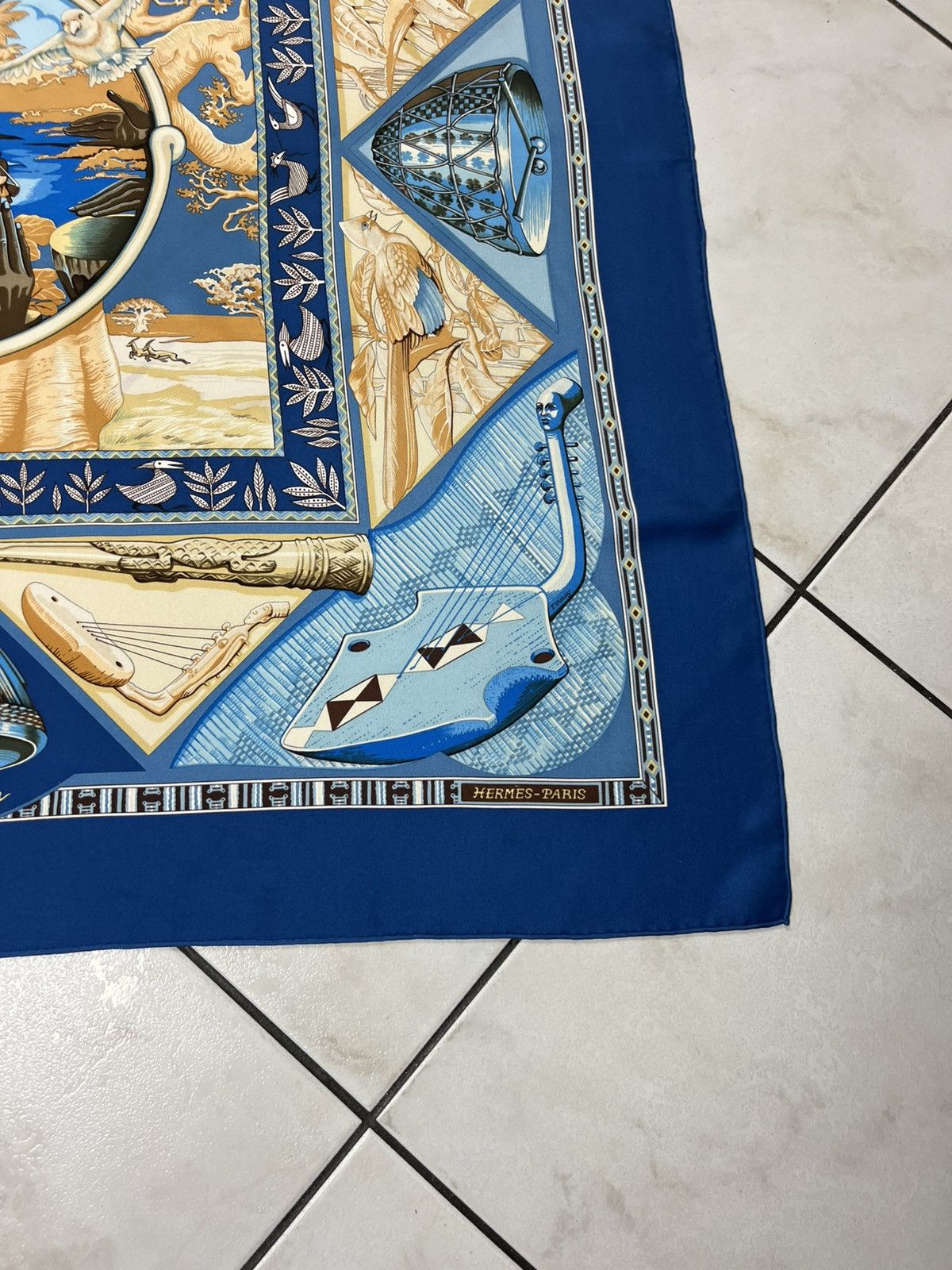 Designer × Hermes × Vintage Hermes Au som du tam-tam silk scarf full print handkerchief Size ONE SIZE - 10 Thumbnail