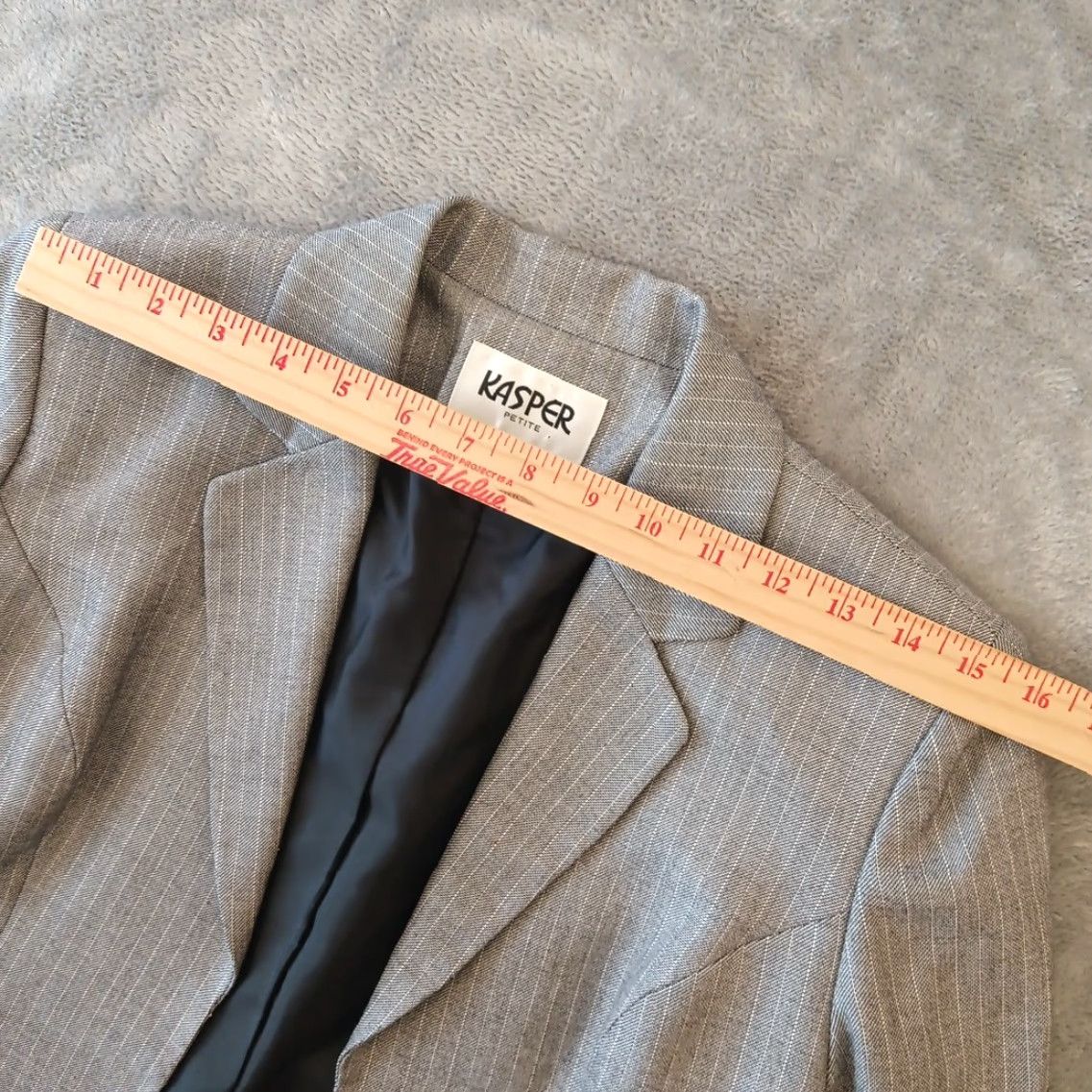 Kasper Kasper Blazer Womens 6P Petite Gray Striped Lined Notch Lapel Single-Breasted Open Long Sleeve Jacket Pant Suit Business Size M / US 6-8 / IT 42-44 - 2 Thumbnail