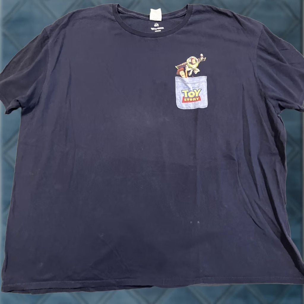 Delta VINTAGE Disney Pixar Toy Story Pocket Design T Shirt 3XL Mens Blue Cotton Crew Neck Buzz Lightyear Woody Jesse Bo Peep Alien 90s Cartoon Movie Delta Size US XXL / EU 58 / 5 - 1 Thumbnail