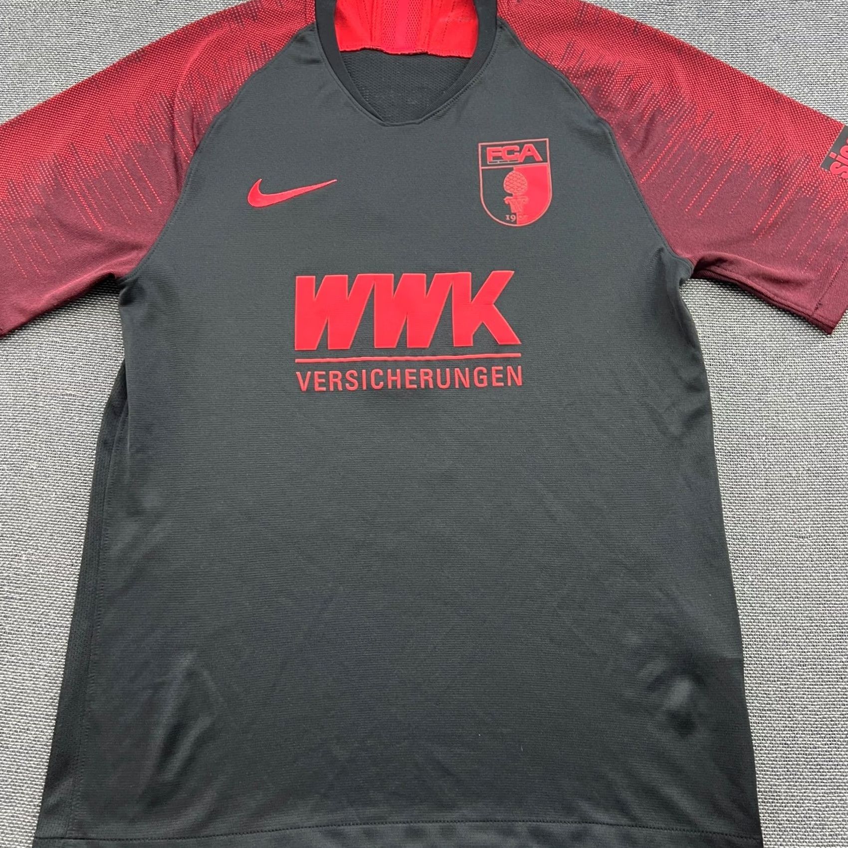 Nike Nike FC Augsburg 2019 2020 Third Florian Niederlechner Jersey Mens Sz M Shirt Football Black Mens Nike Squat Tshirt Size US M / EU 48-50 / 2 - 3 Thumbnail