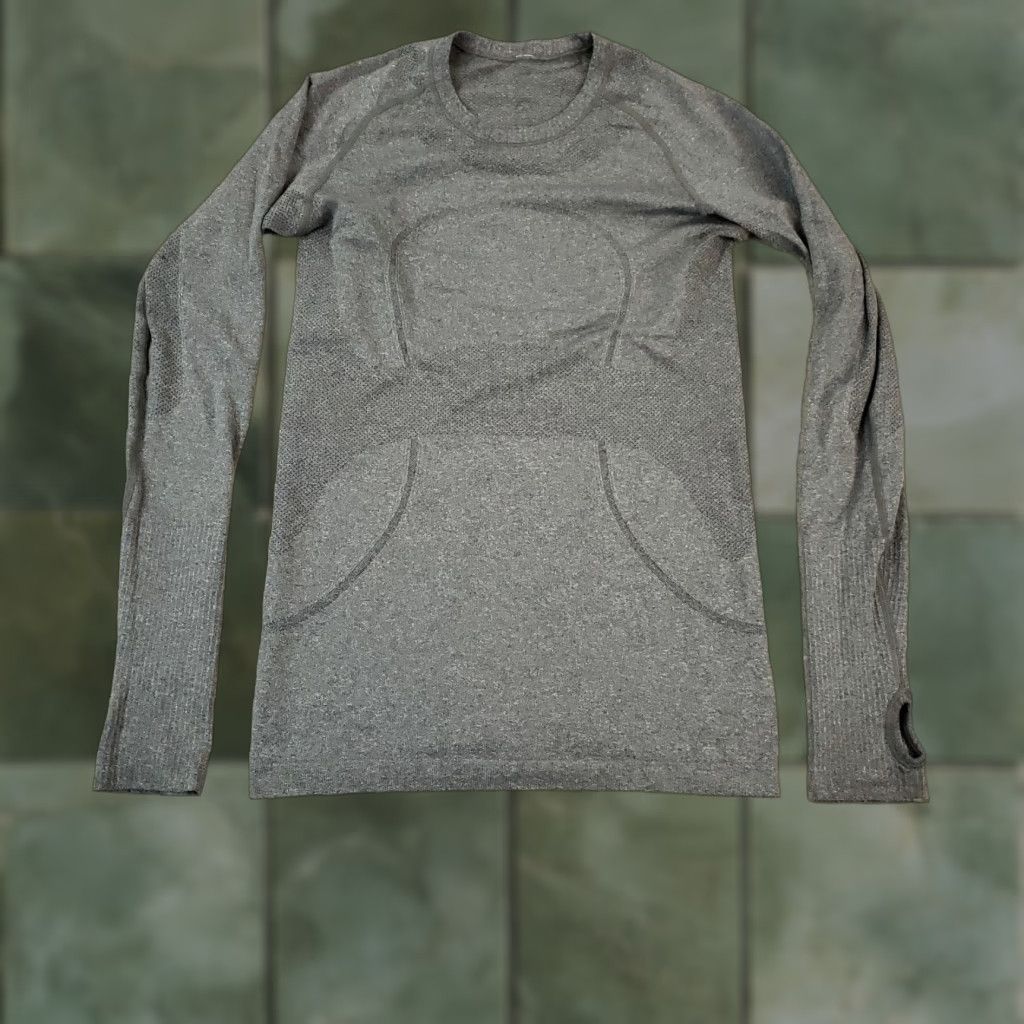 Lululemon Lululemon Long Sleeve Crew Neck Women's Small Gray Athleisure Running Shirt Size S / US 4 / IT 40 - 1 Thumbnail