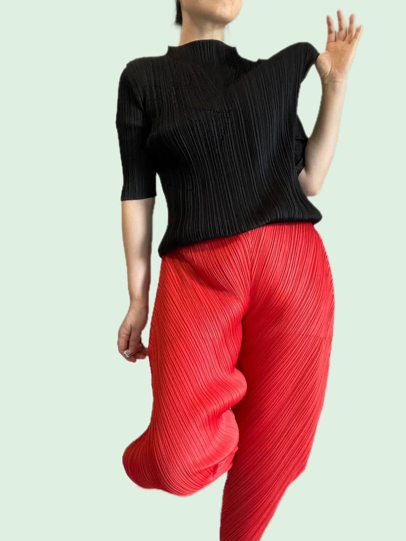 Issey Miyake Issey Miyake size:4 Black pleated magic dress Size S / US 4 / IT 40 - 3 Thumbnail