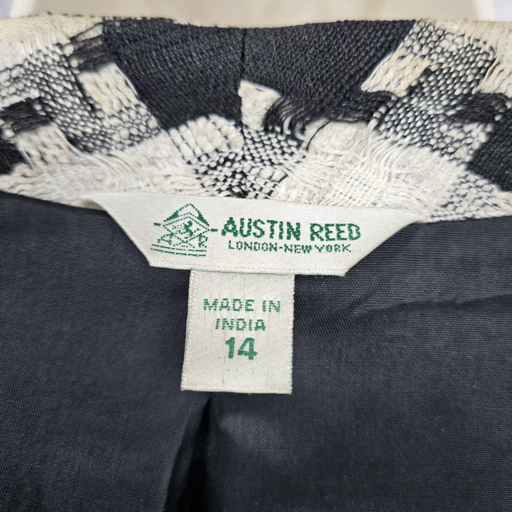 Austin Reed Vintage Austin Reed Black Ivory Linen Blend Check Jacket 14 User: Vintage Austin Reed Black Ivory Linen Blend Check Jacket 14 Size XL / US 12-14 / IT 48-50 - 3 Thumbnail