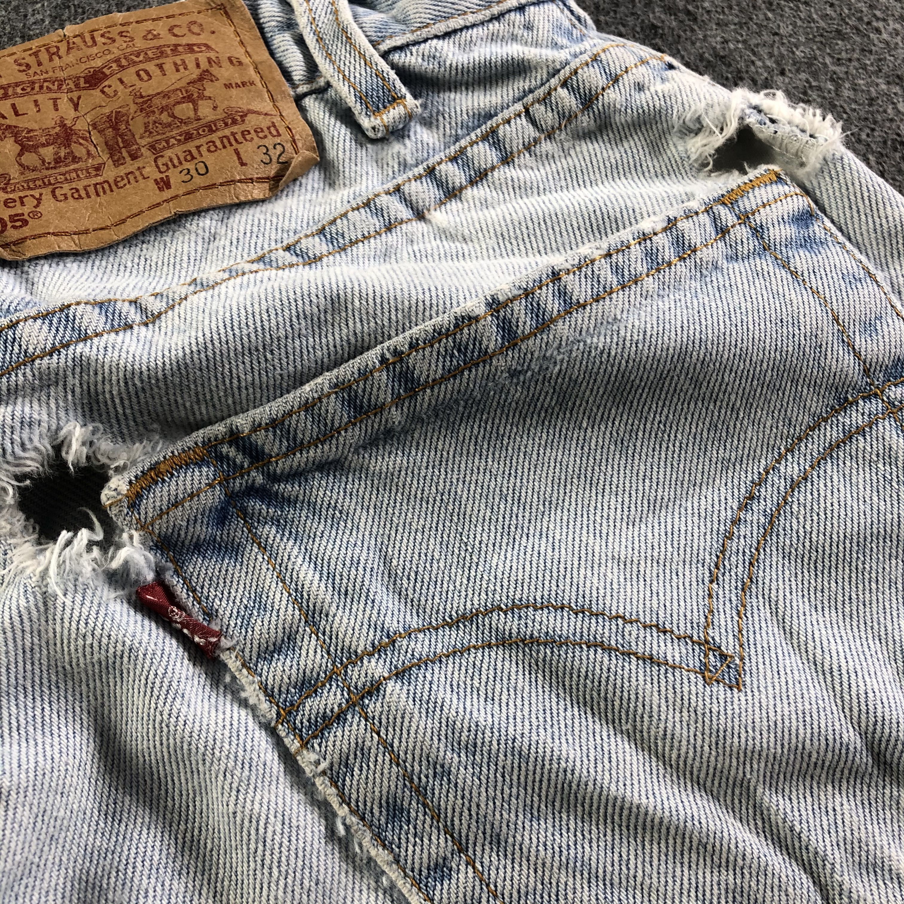 Levi's Vintage 90s Light Wash Levis 505 Jeans-J4485 Size US 28 / EU 44 - 8 Thumbnail