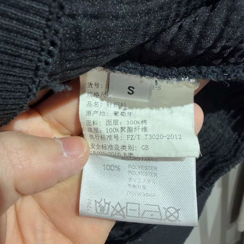 Givenchy Givenchy Black large hole lettering round neck sweatshirt Size US S / EU 44-46 / 1 - 5 Thumbnail