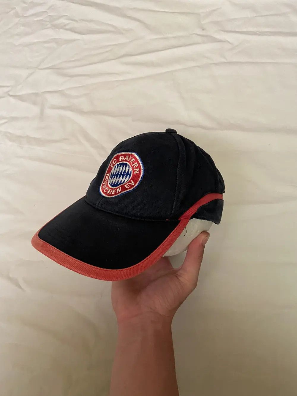 Vintage VINTAGE 90’S BAYERN MUNICH SOCCER FADED VELVET CAP HAT Y2K Size ONE SIZE - 1 Thumbnail