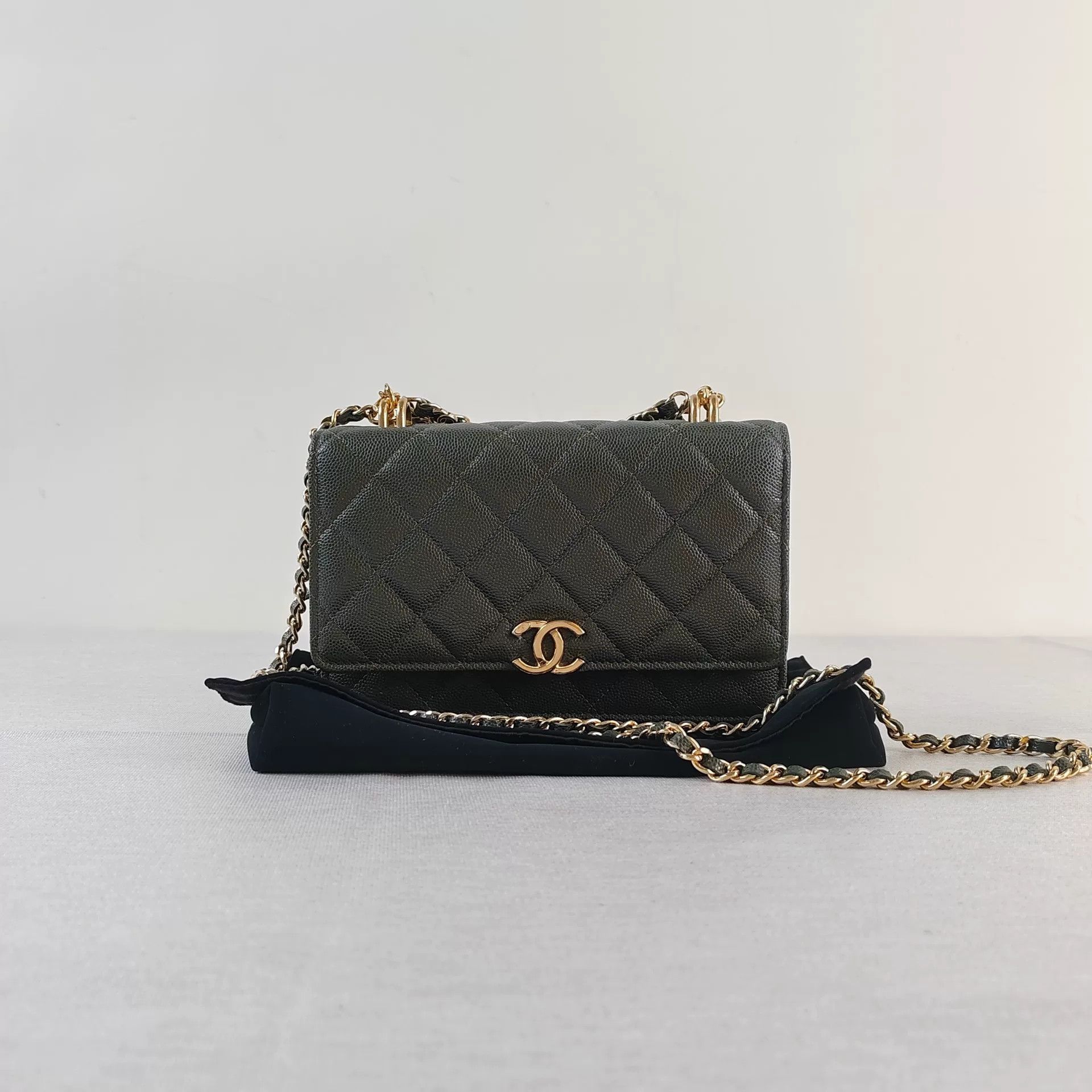 Chanel Pre-loved Bag Very good condition Size ONE SIZE - 1 Thumbnail