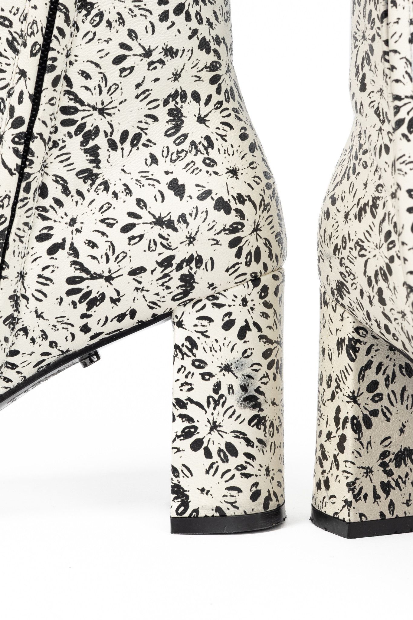 DOROTHEE SCHUMACHER Dorothee Schumacher White & Black Floral-Print Leather Boots Size US 8 / IT 38 - 9 Thumbnail