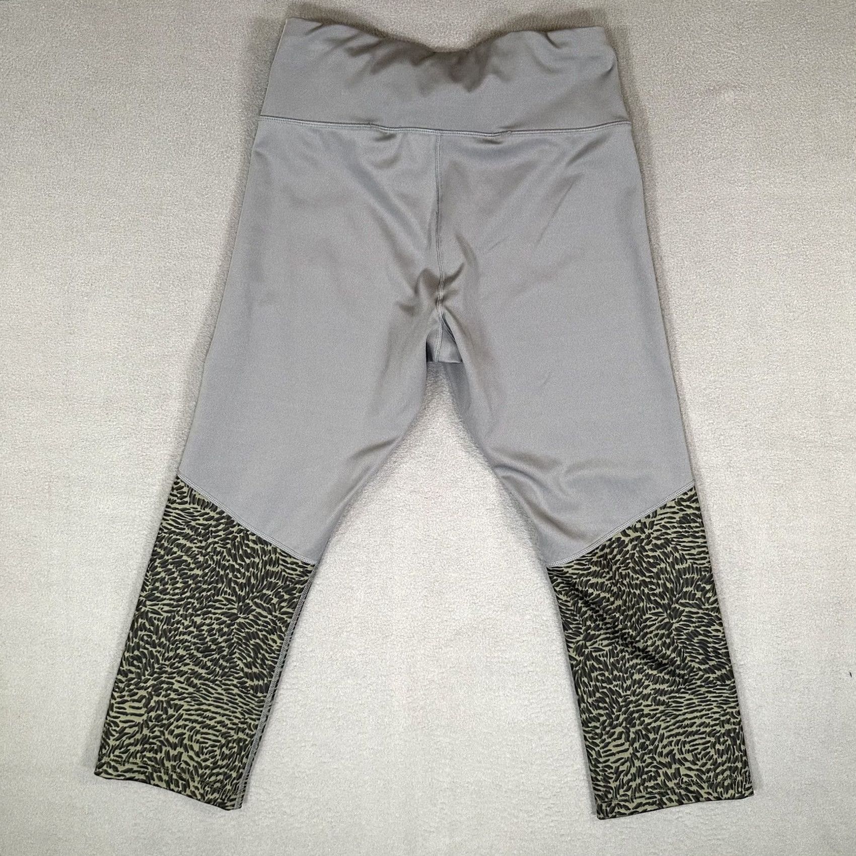 Merrell Merrell Pants Capri Leggings Leopard Print Gray Women Small Athletic Stretch EUC Capris Size 28" / US 6 / IT 42 - 2 Thumbnail