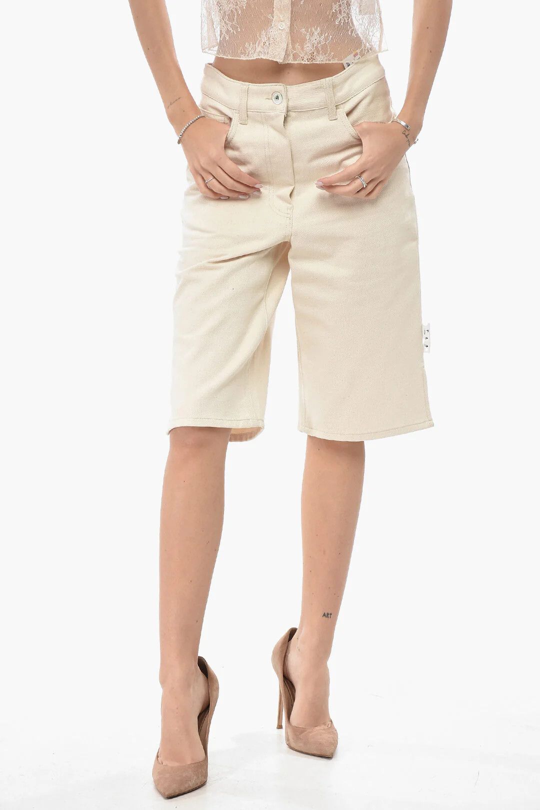 Off-White og1mm0426 5-Pocket Short in Beige Size 26" / US 2 / IT 38 - 1 Thumbnail