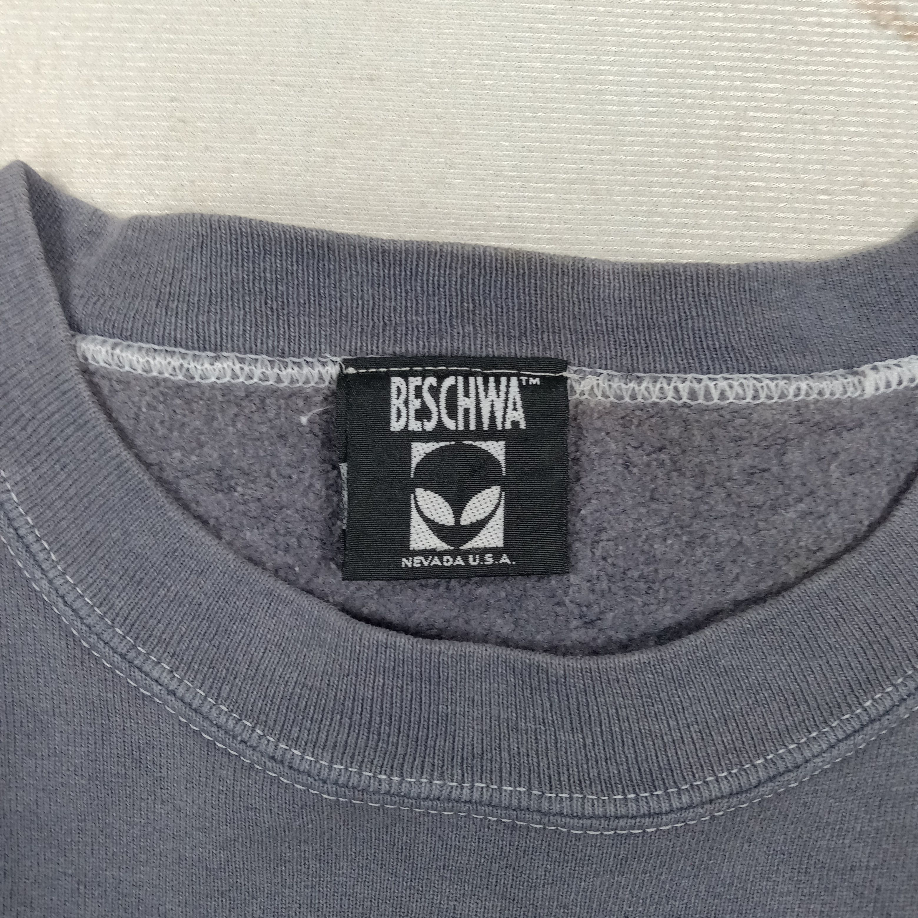 Vintage 90's Beschwa Alien Streetwear Sweatshirt C288N19 Size US L / EU 52-54 / 3 - 3 Thumbnail