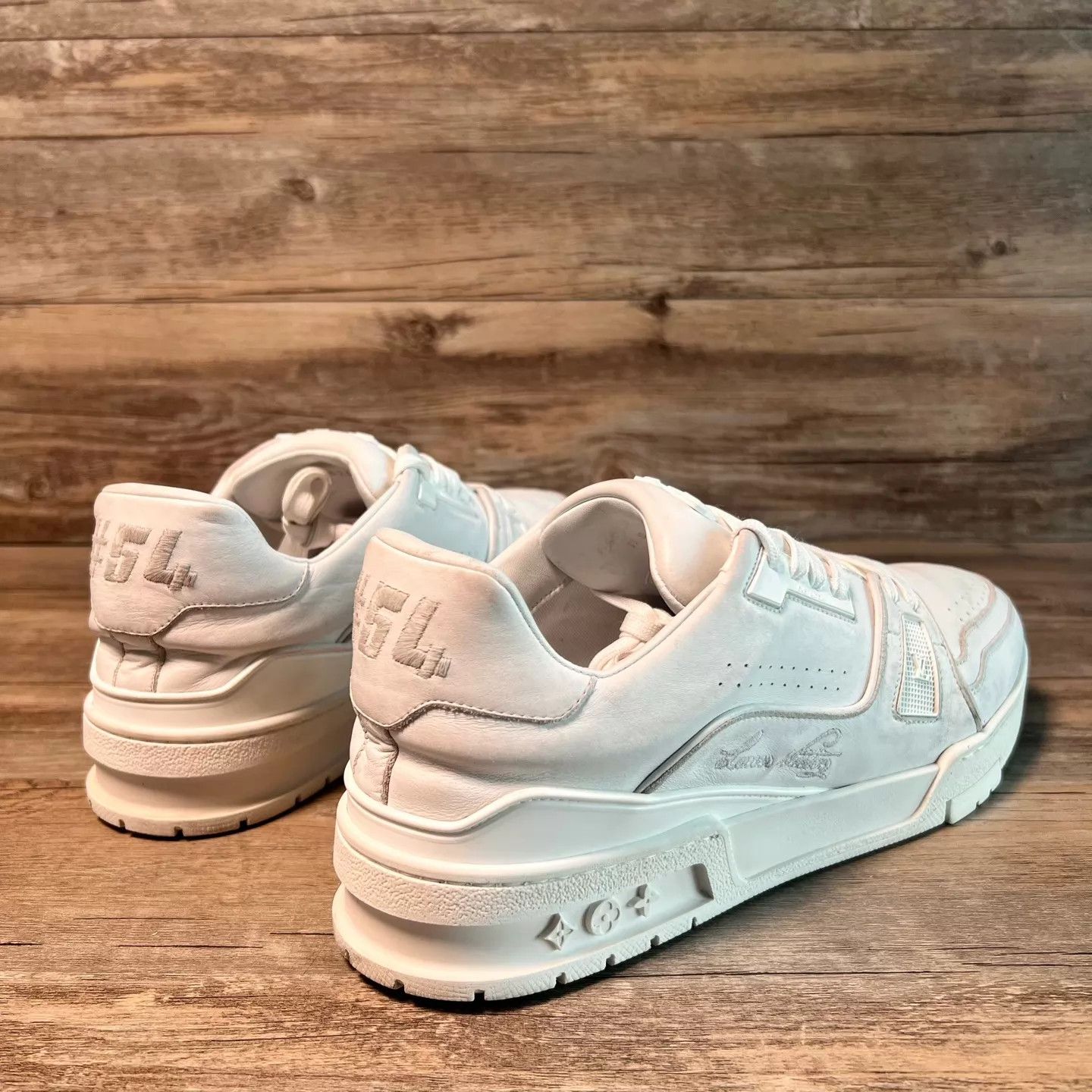Louis Vuitton Louis Vuitton Trainer White Distressed UK9 Size US 10 / EU 43 - 3 Thumbnail