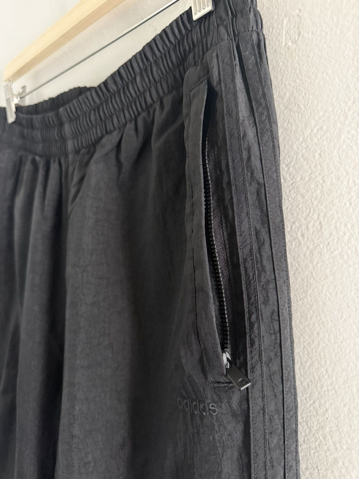 Adidas × Kanye West SAMPLE Yeezy Season 5 Adidas Calabasas Logo Mesh Track Pants Size US 32 / EU 48 - 11 Thumbnail