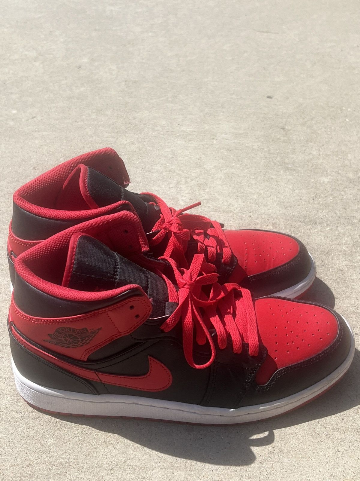 Nike Jordan 1 Mid Alternate Bred Like New Size US 9.5 / EU 42-43 - 1 Thumbnail