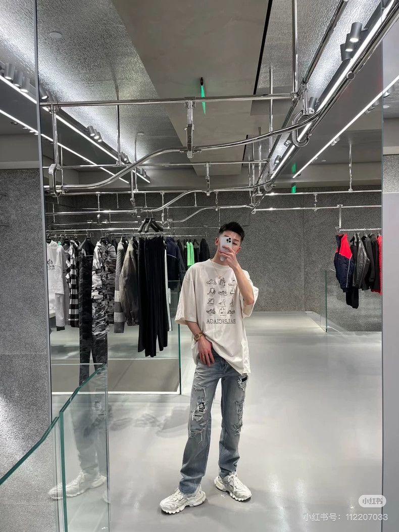 Balenciaga Balenciaga Shoes Collection Short Sleeve 2503-Nextarrow Size US XS / EU 42 / 0 - 6 Thumbnail