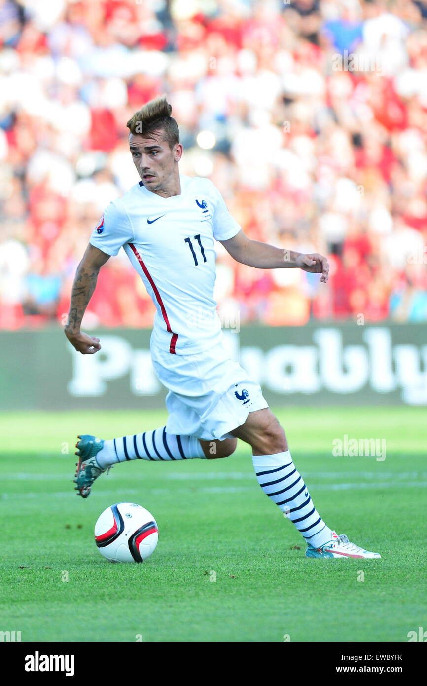Nike Nike France Away 2015 Griezmann #11 Soccer Jersey Size US M / EU 48-50 / 2 - 11 Thumbnail